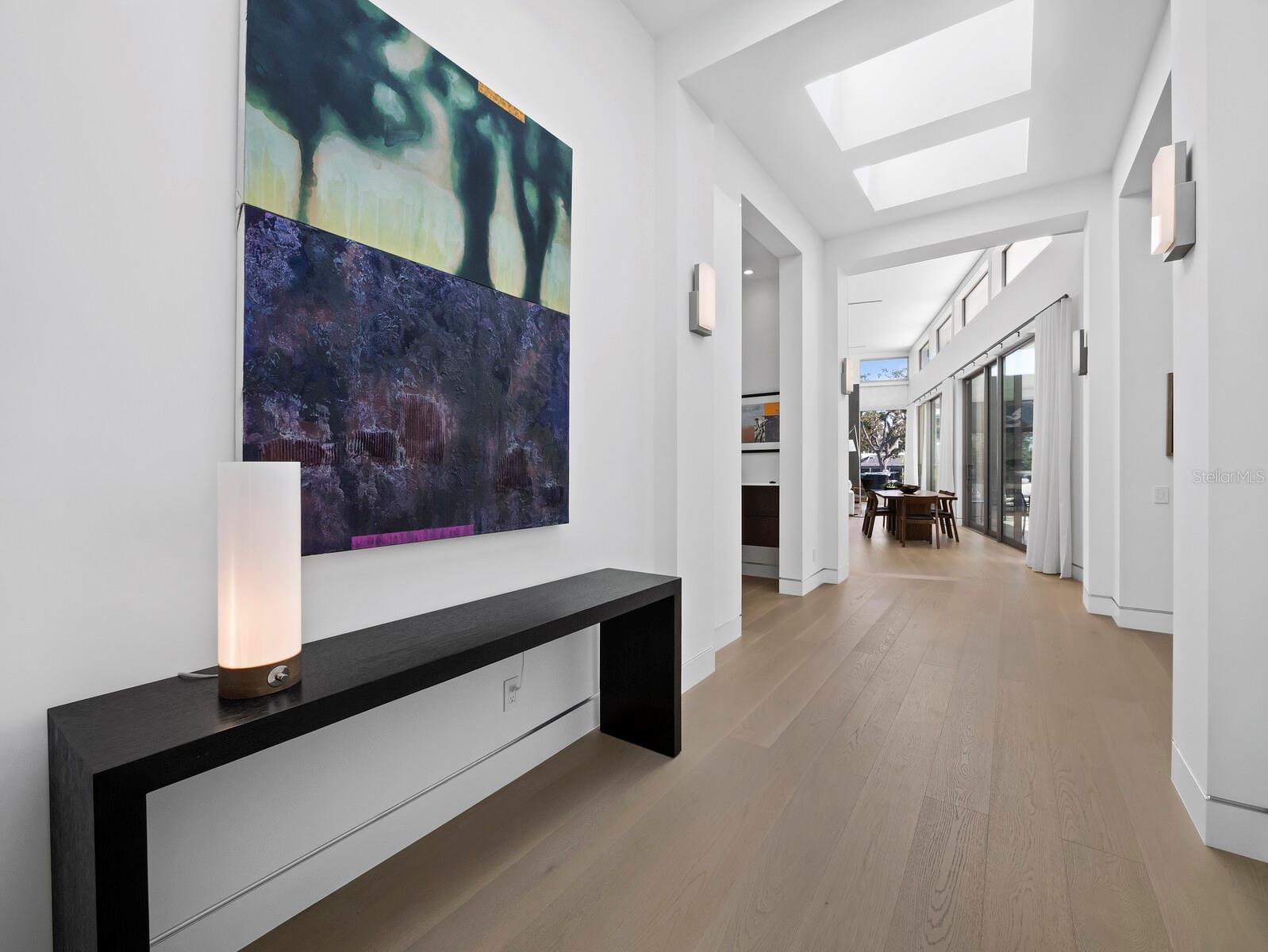 Listing photo id 4 for 656 Owl Drive