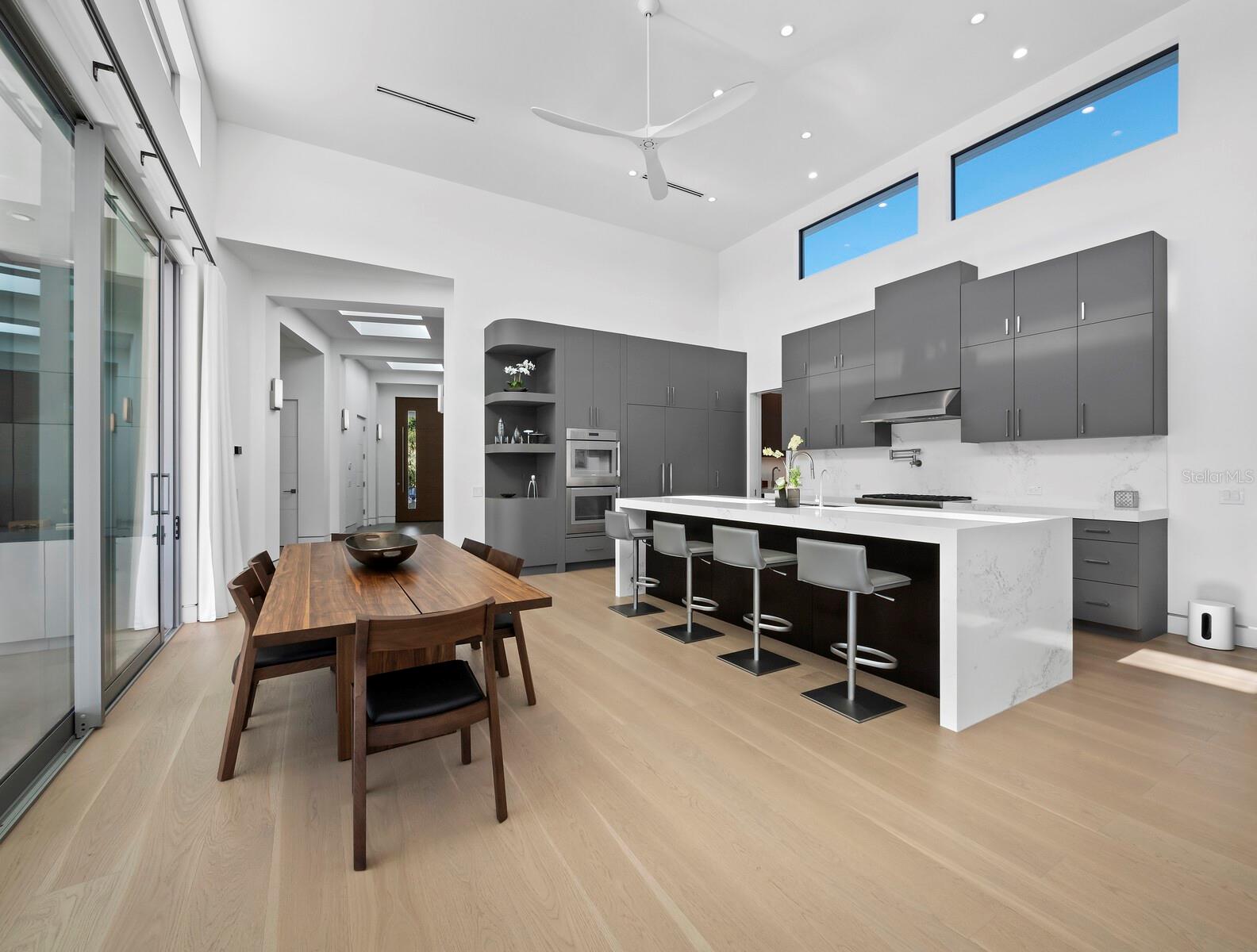 Listing photo id 6 for 656 Owl Drive