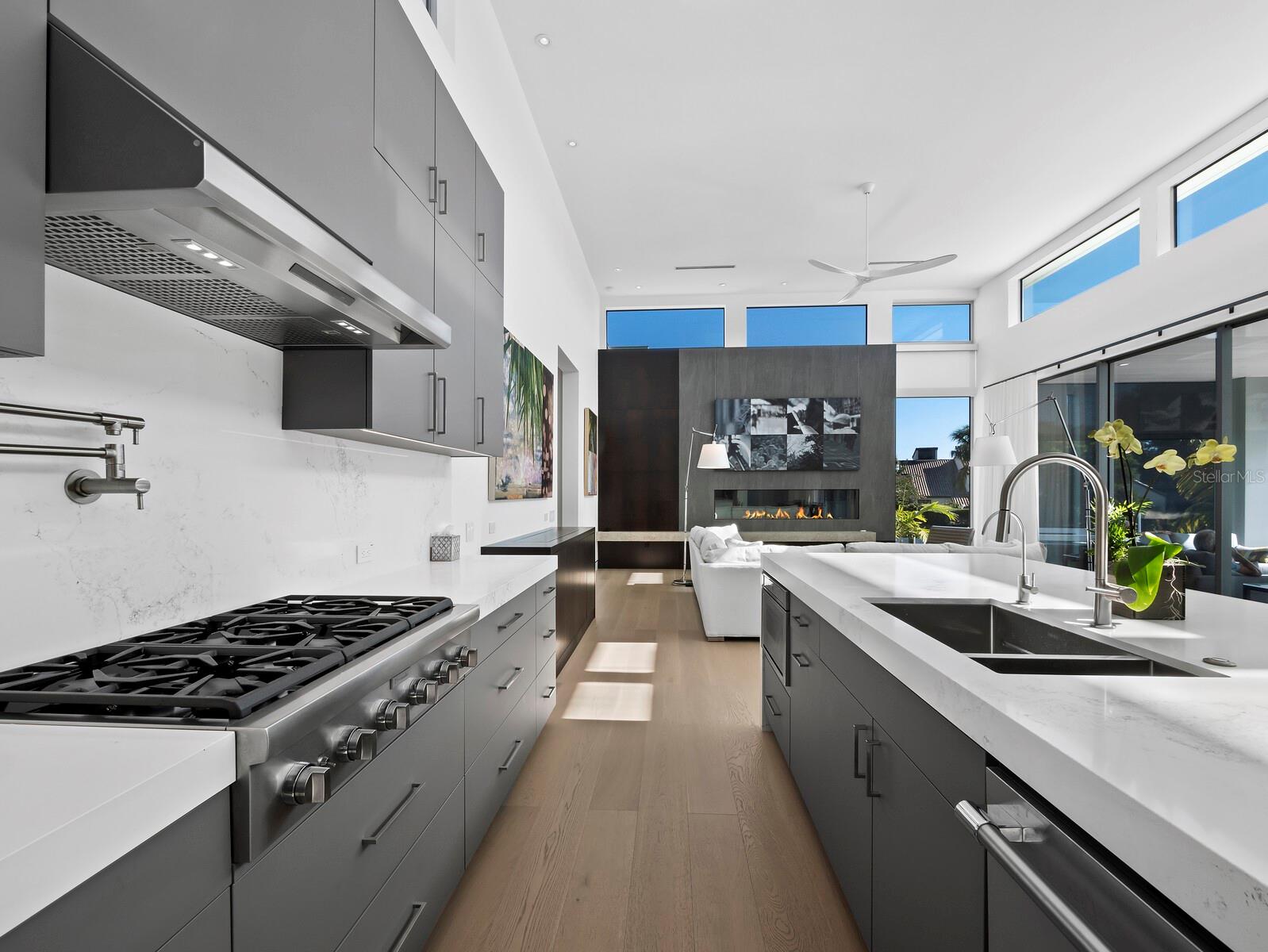 Listing photo id 7 for 656 Owl Drive