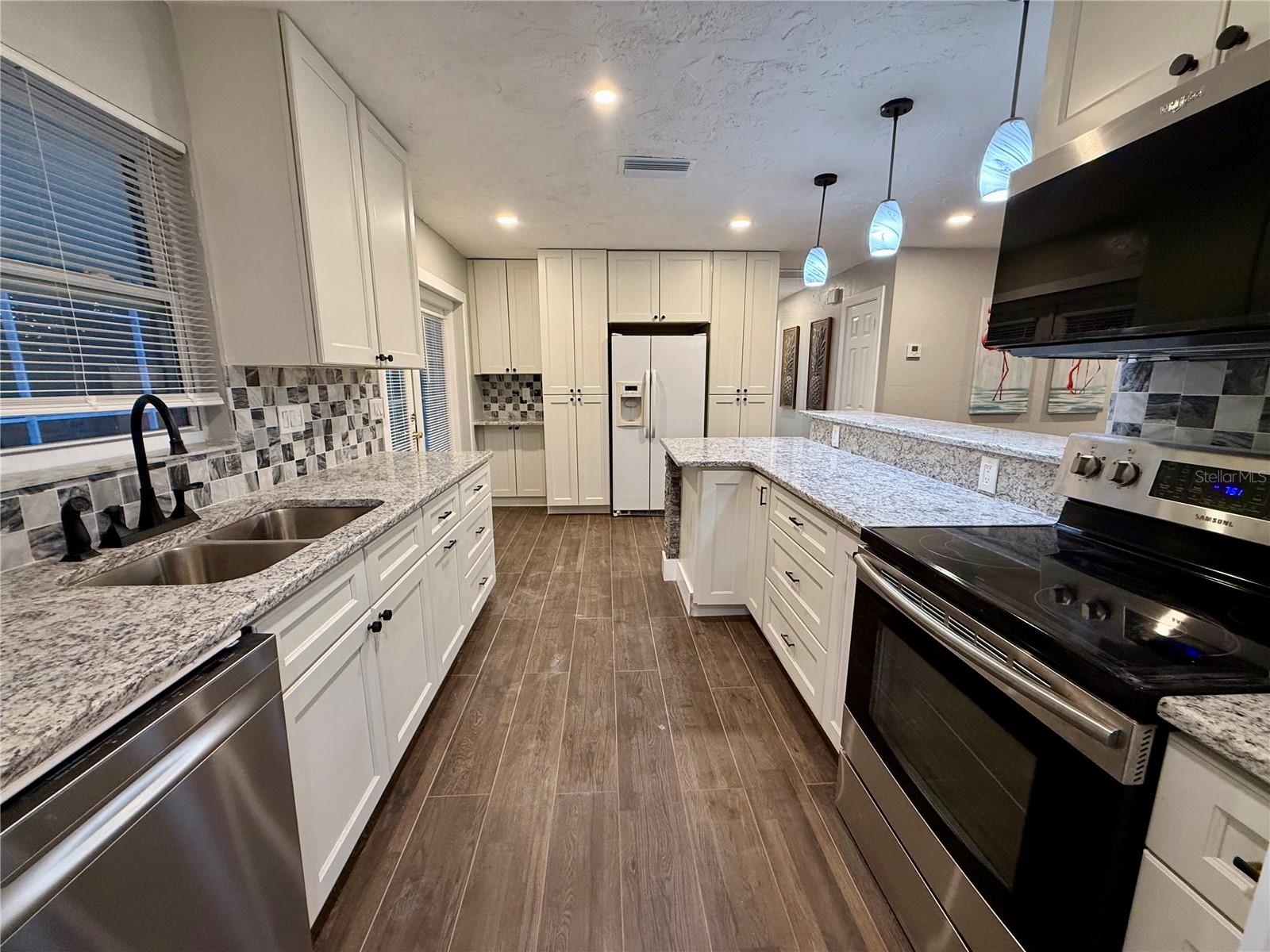 Image 10 of 33 For 3980 Berkshire Drive