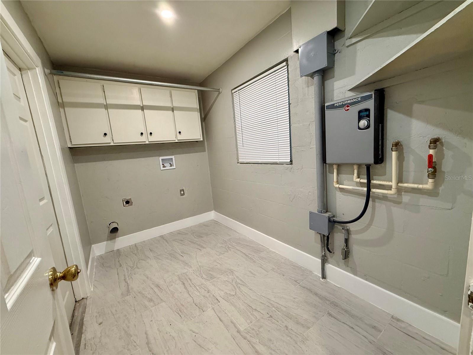 Image 11 of 33 For 3980 Berkshire Drive