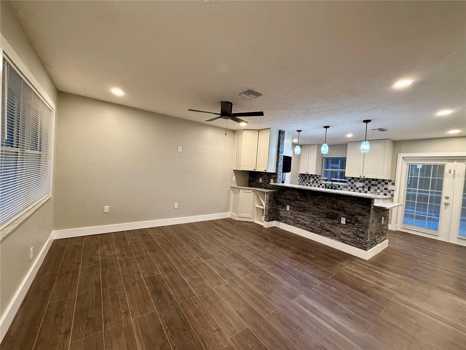 Image 4 of 33 For 3980 Berkshire Drive