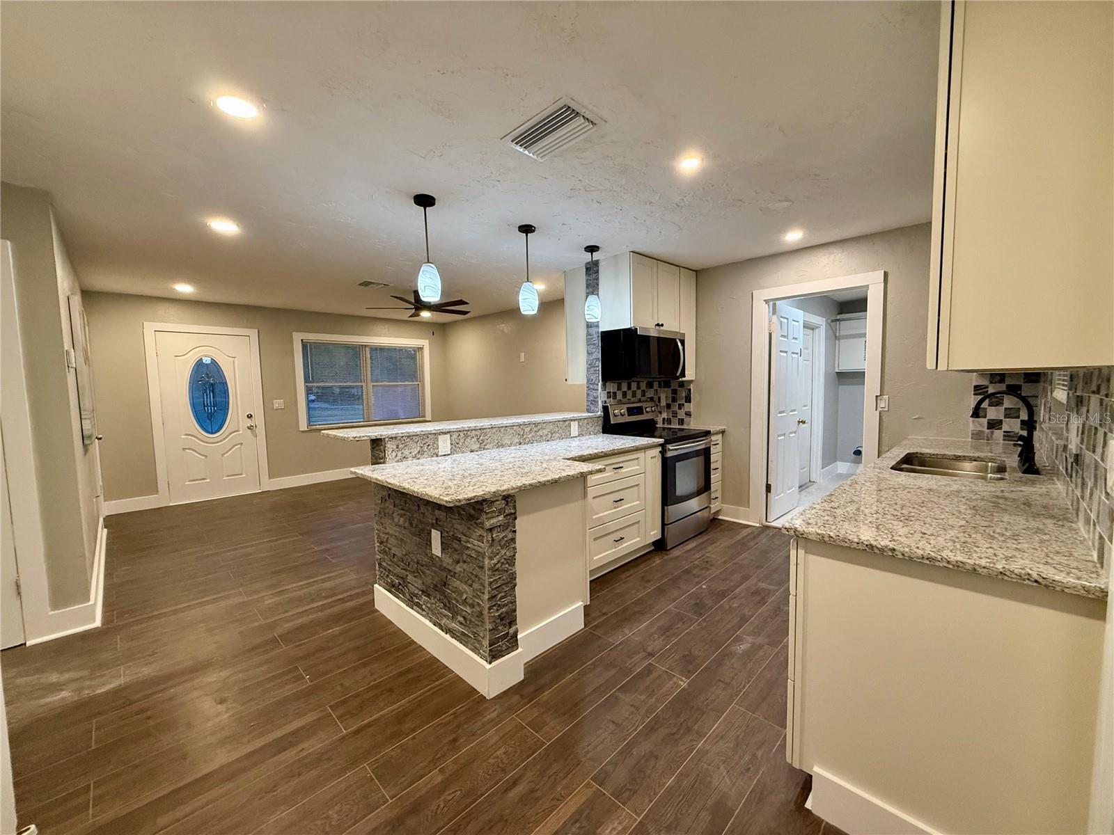 Image 8 of 33 For 3980 Berkshire Drive