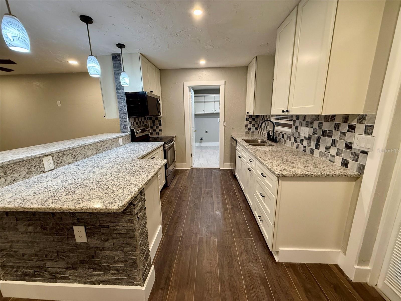 Image 9 of 33 For 3980 Berkshire Drive