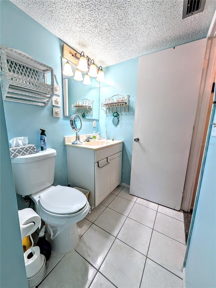 Image 21 of 32 For 3559 Lake Bayshore Drive J-204