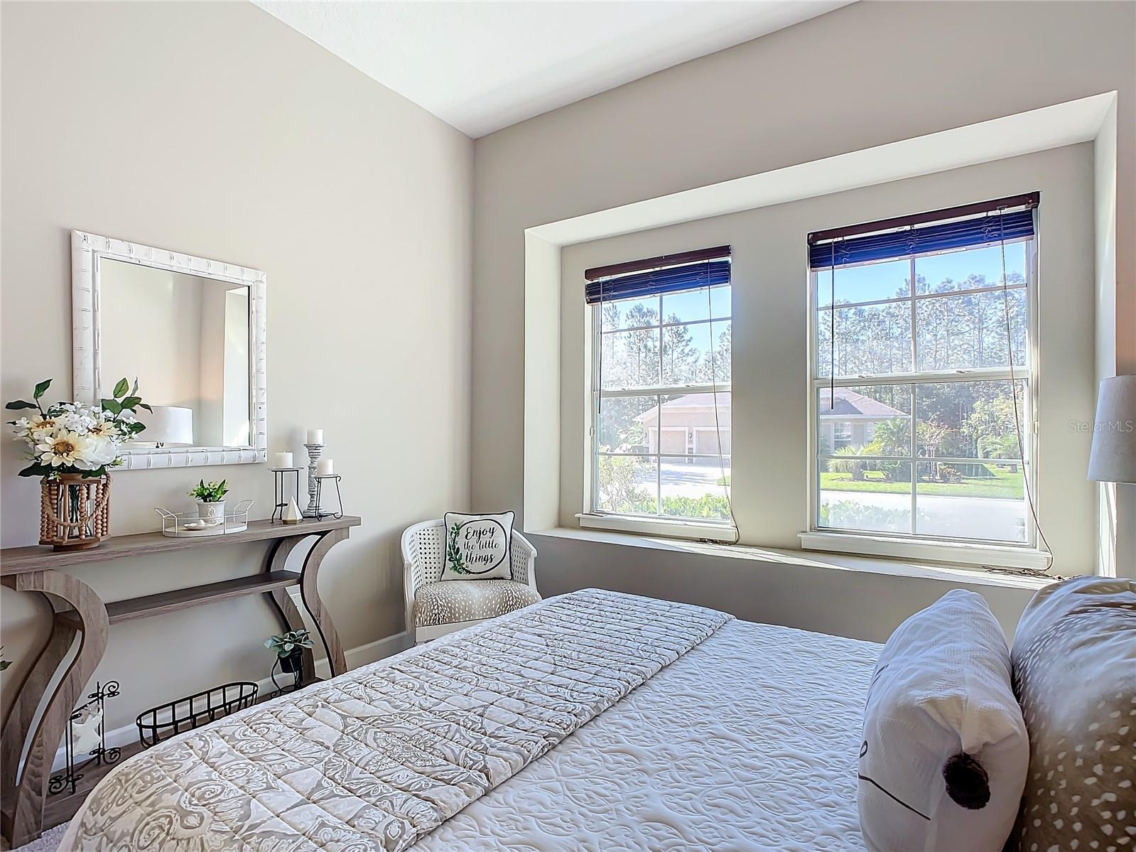 Image 12 of 100 For 584 Aldenham Lane