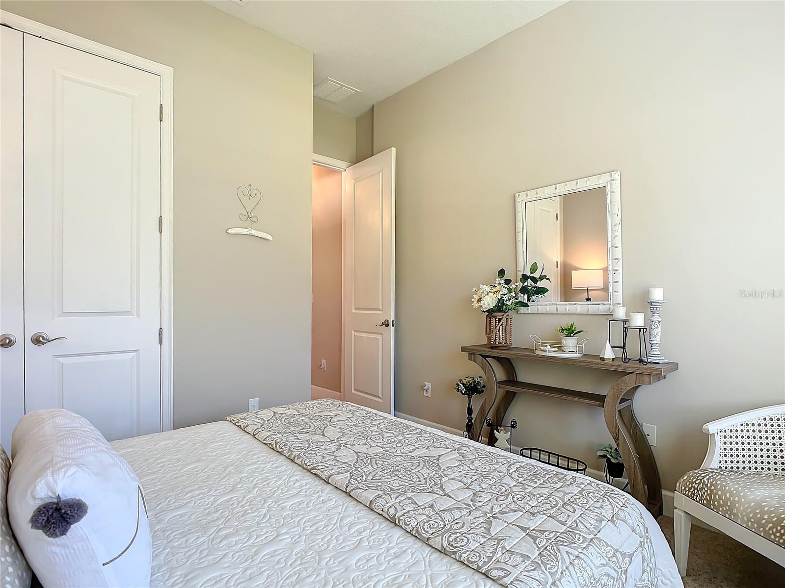 Image 16 of 100 For 584 Aldenham Lane