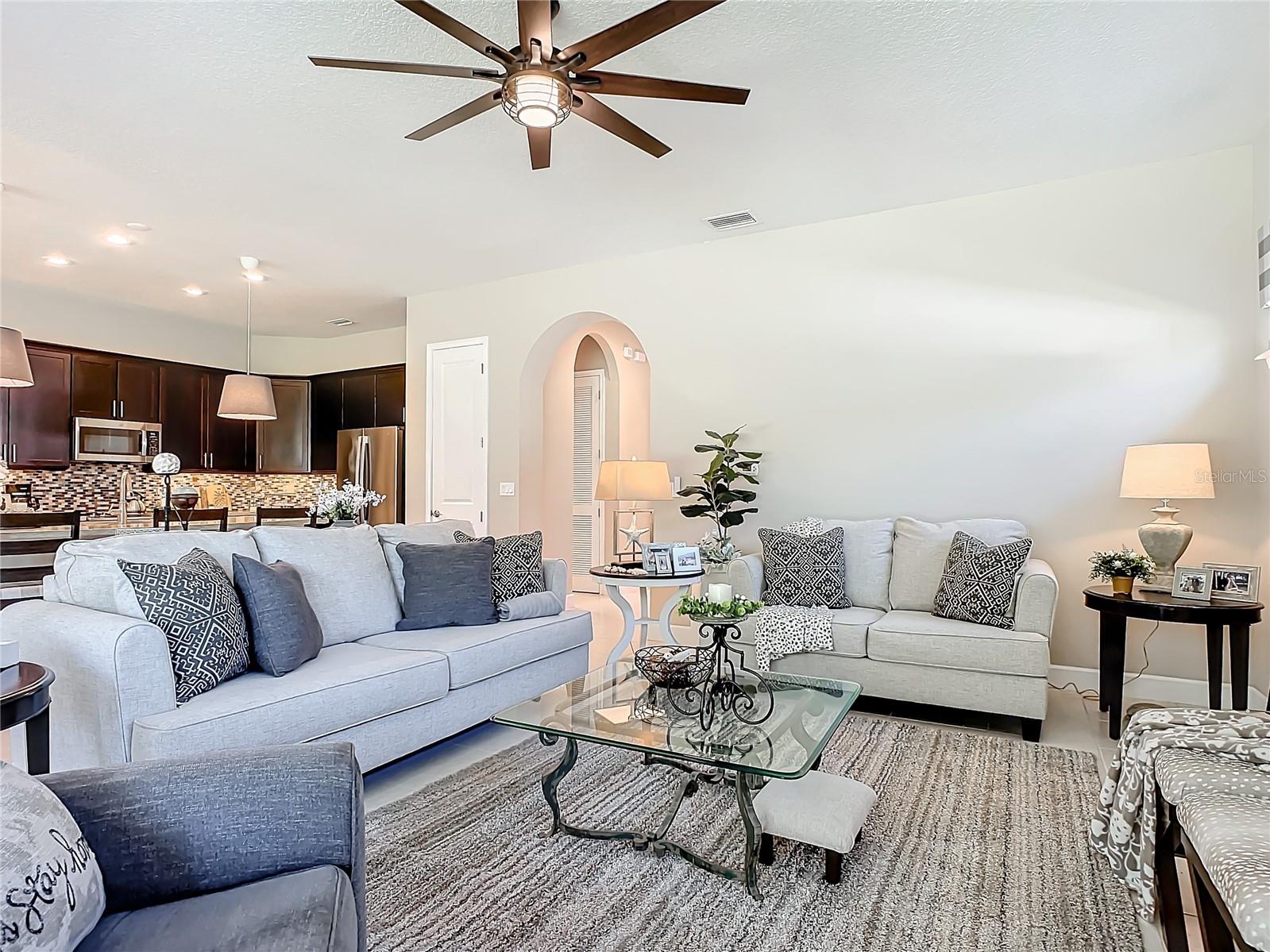 Image 33 of 100 For 584 Aldenham Lane