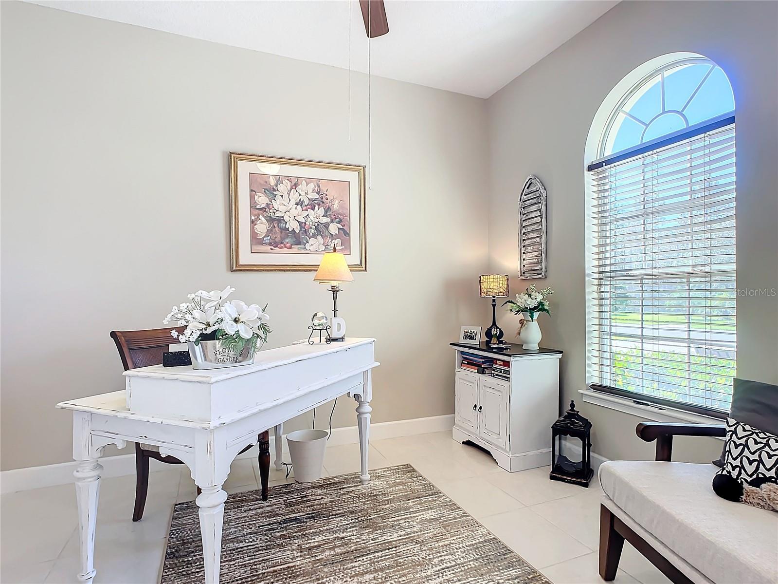 Image 5 of 100 For 584 Aldenham Lane