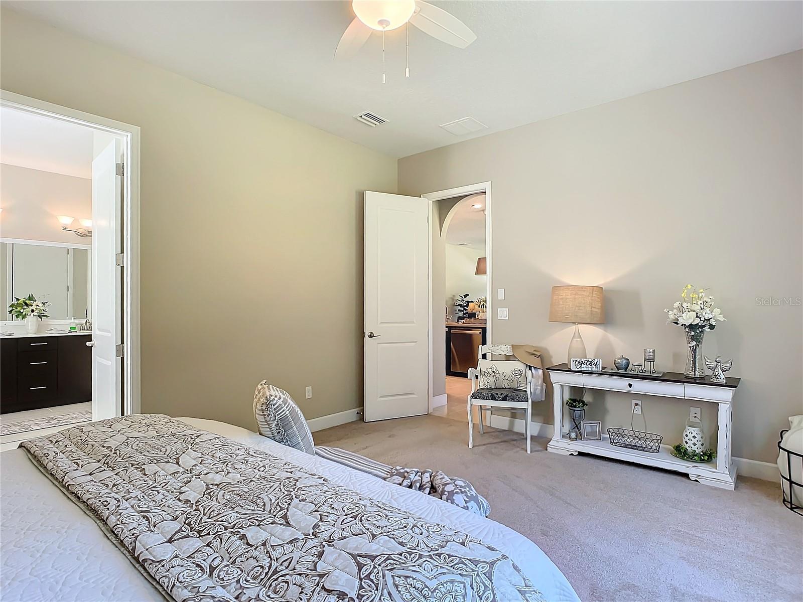 Image 57 of 100 For 584 Aldenham Lane