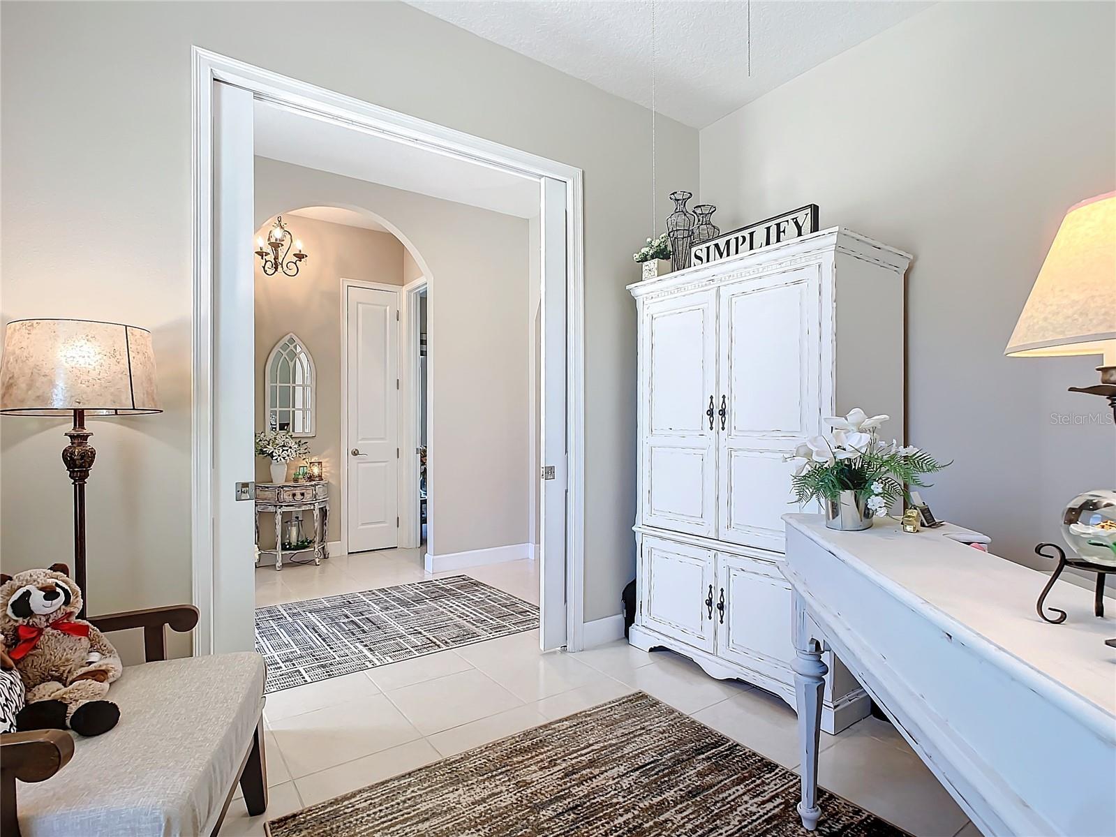 Image 6 of 100 For 584 Aldenham Lane