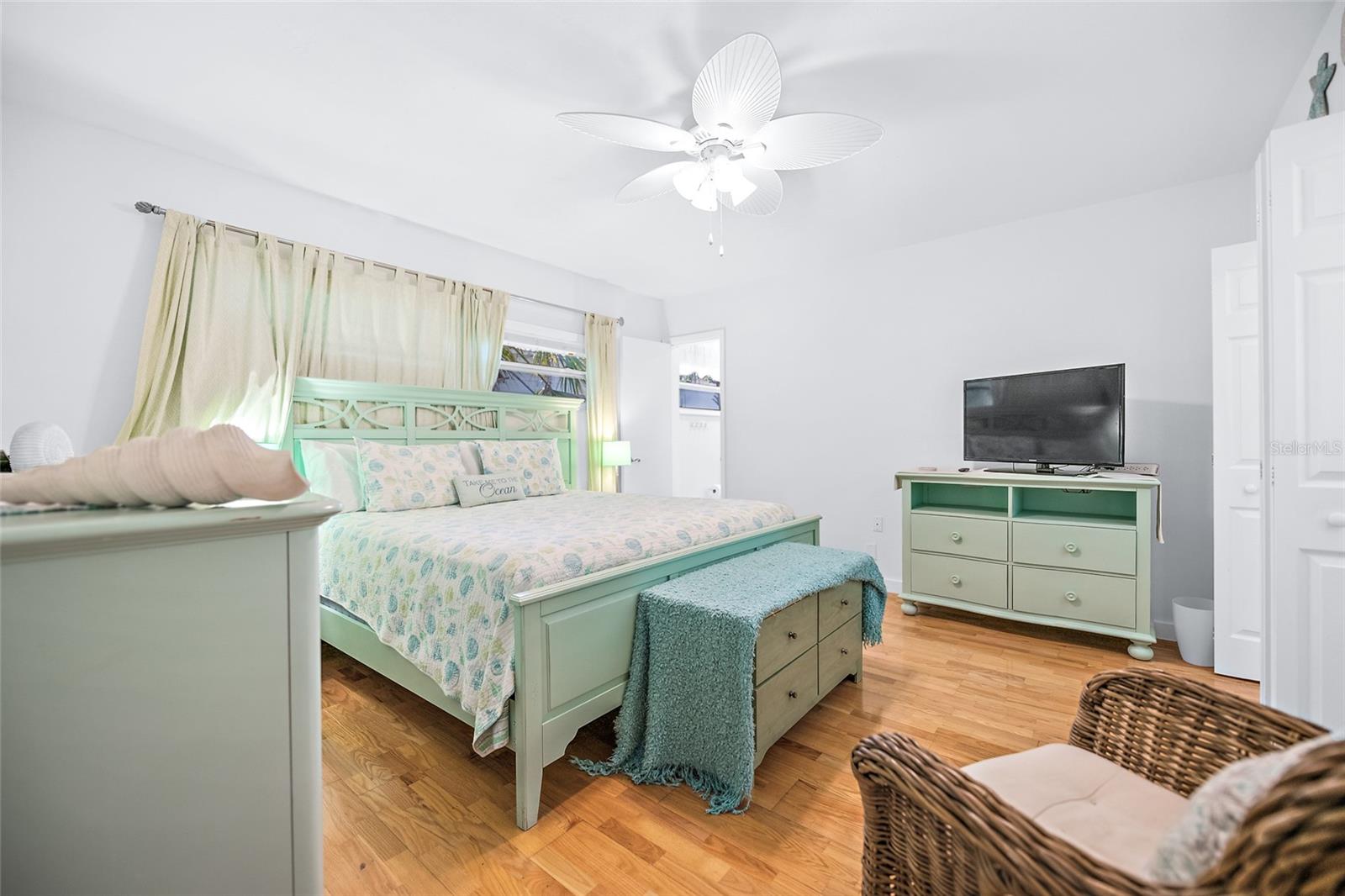 Image 27 of 44 For 410 Garfield Drive