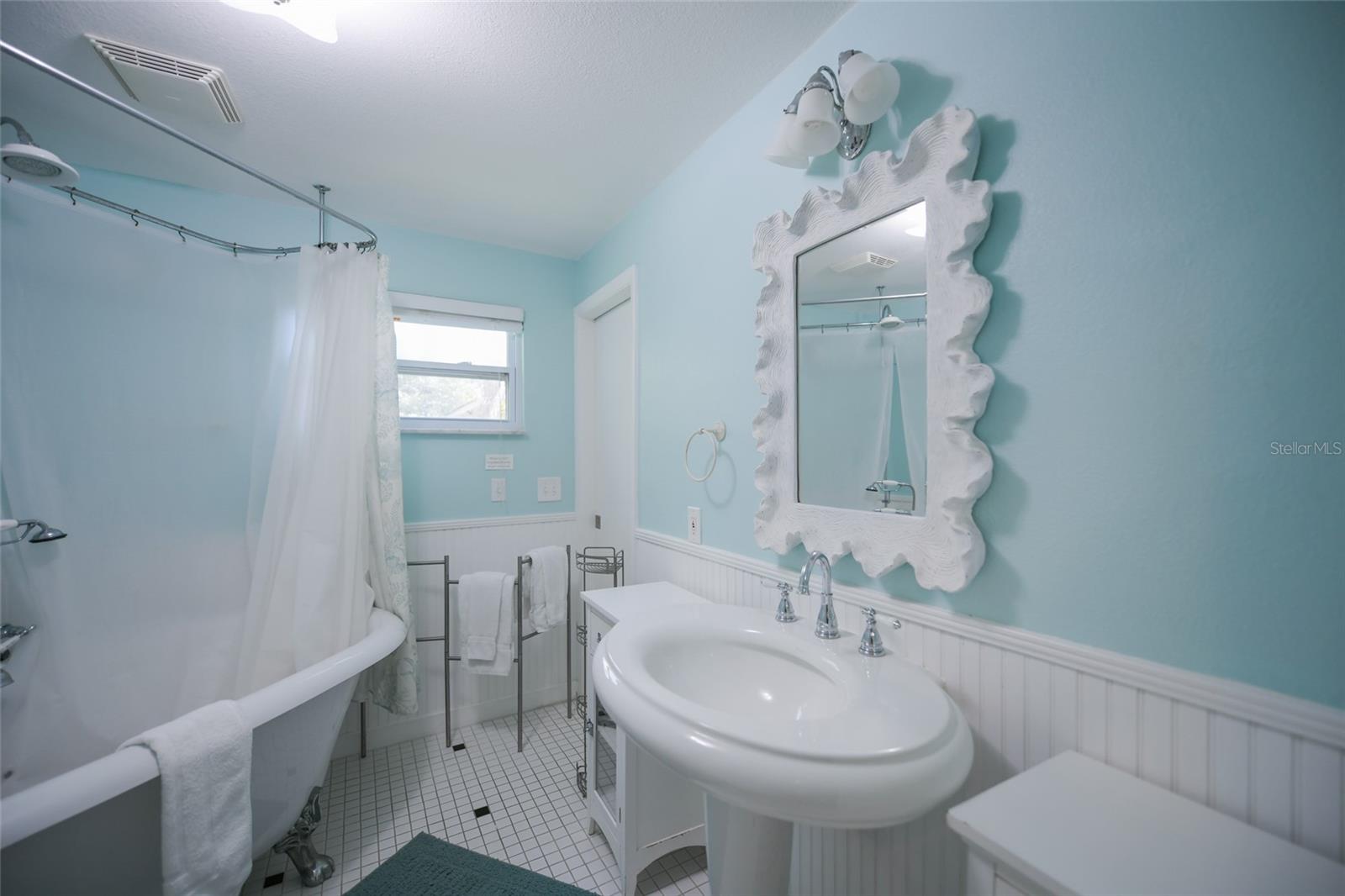 Image 28 of 44 For 410 Garfield Drive