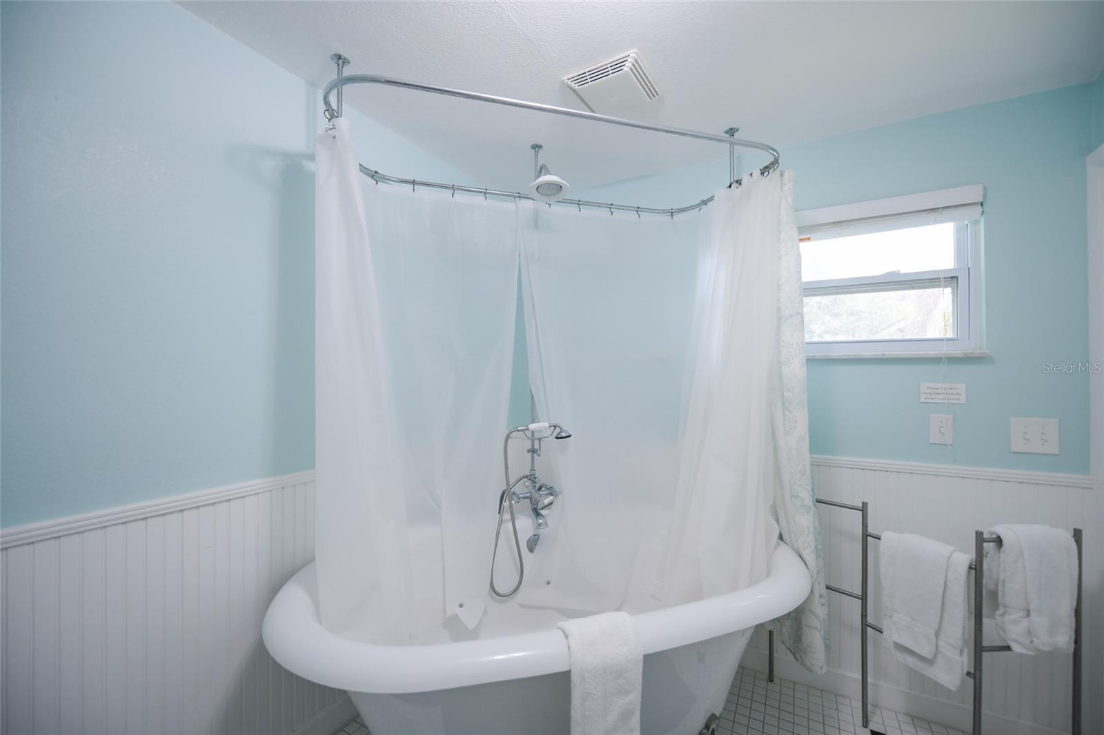 Image 29 of 44 For 410 Garfield Drive