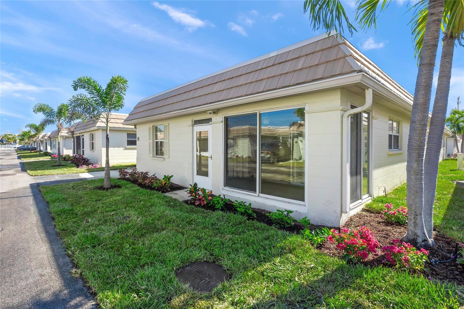 Image 12 of 99 For 6150 Midnight Pass Road V12