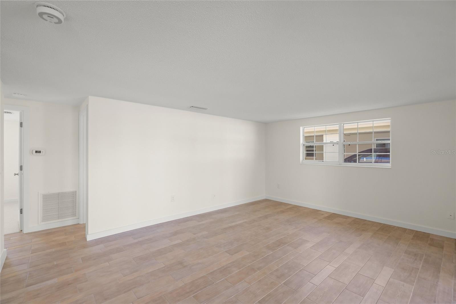 Image 21 of 99 For 6150 Midnight Pass Road V12