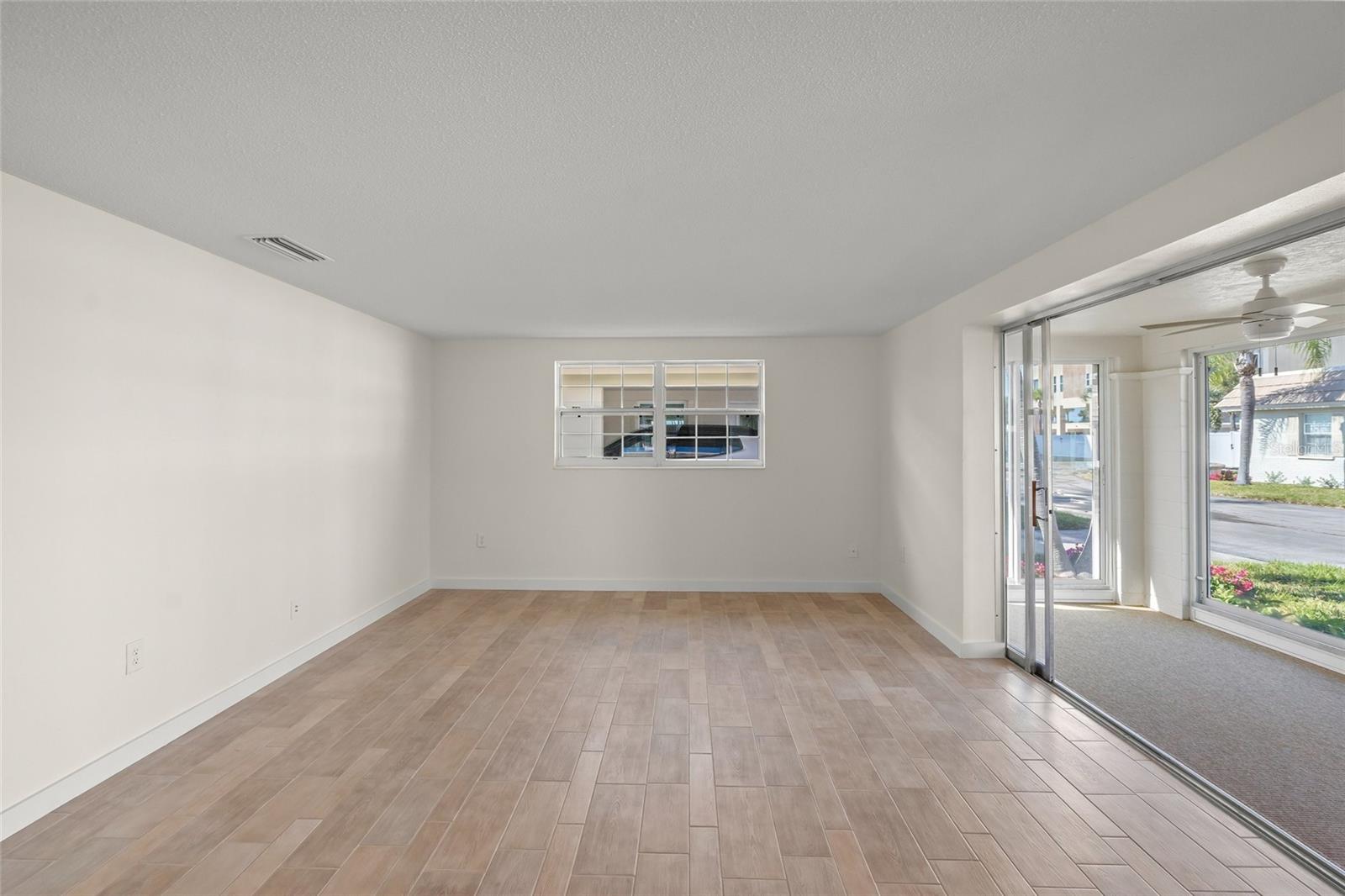 Image 23 of 99 For 6150 Midnight Pass Road V12