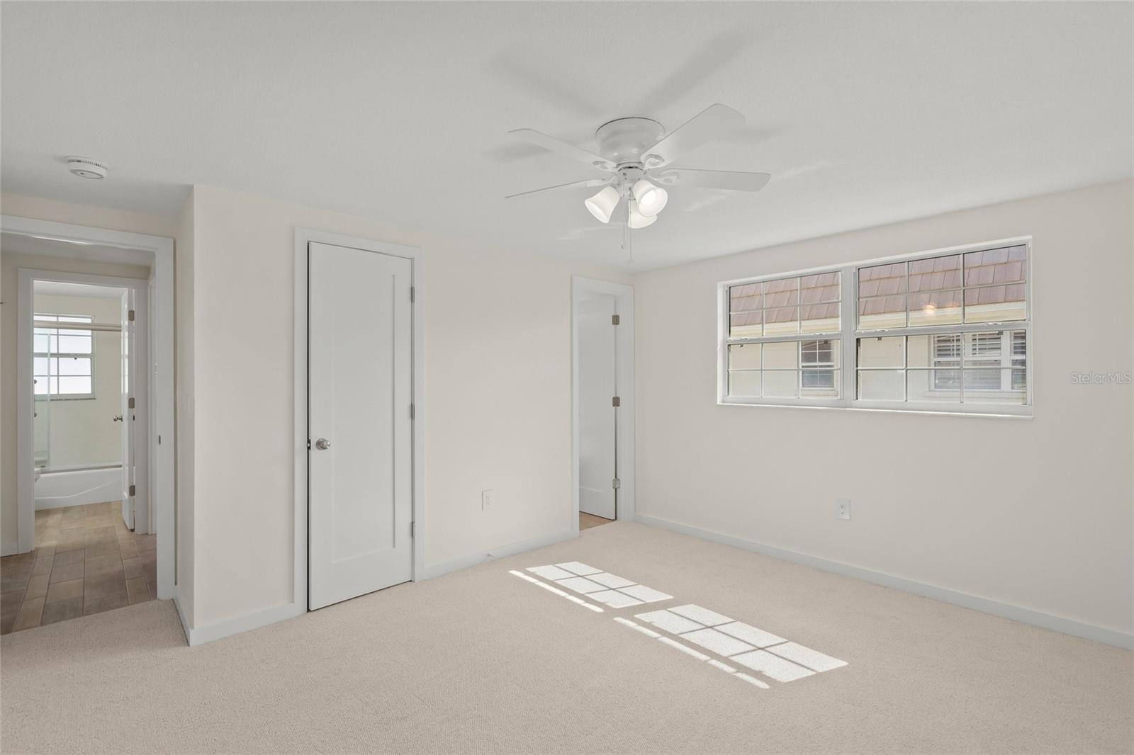 Image 26 of 99 For 6150 Midnight Pass Road V12