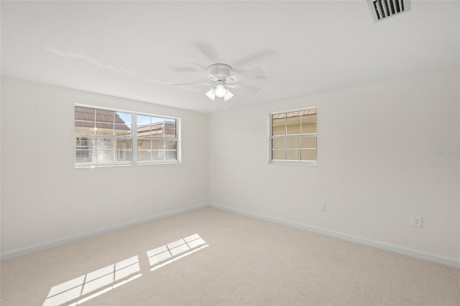 Image 27 of 99 For 6150 Midnight Pass Road V12