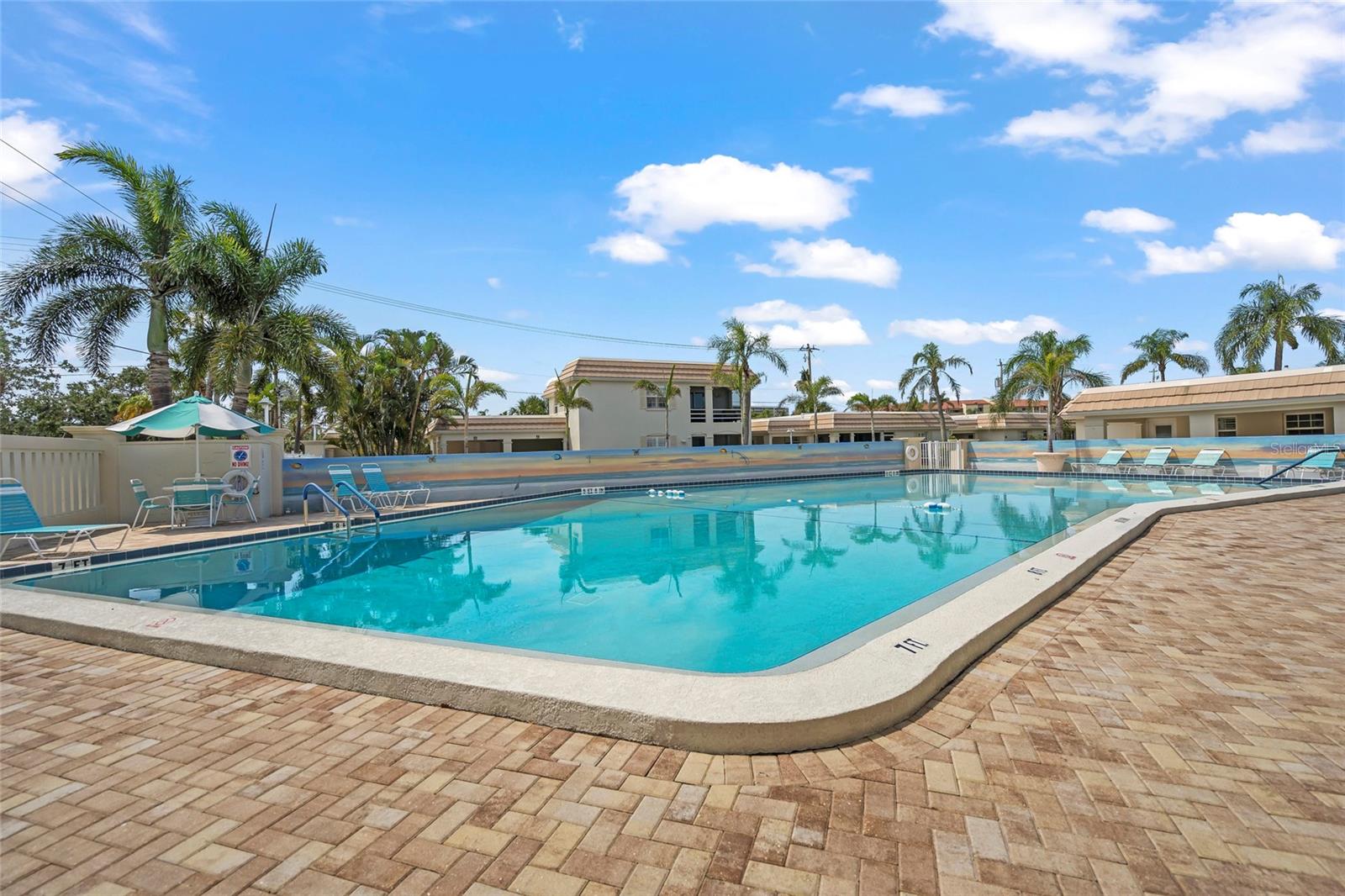 Image 32 of 99 For 6150 Midnight Pass Road V12