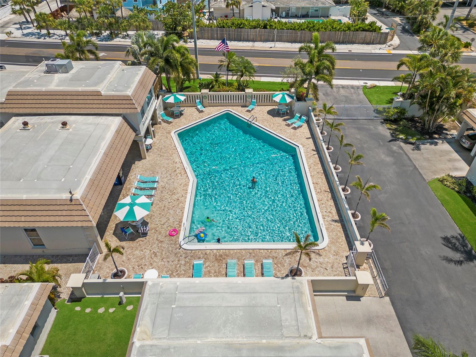 Image 34 of 99 For 6150 Midnight Pass Road V12