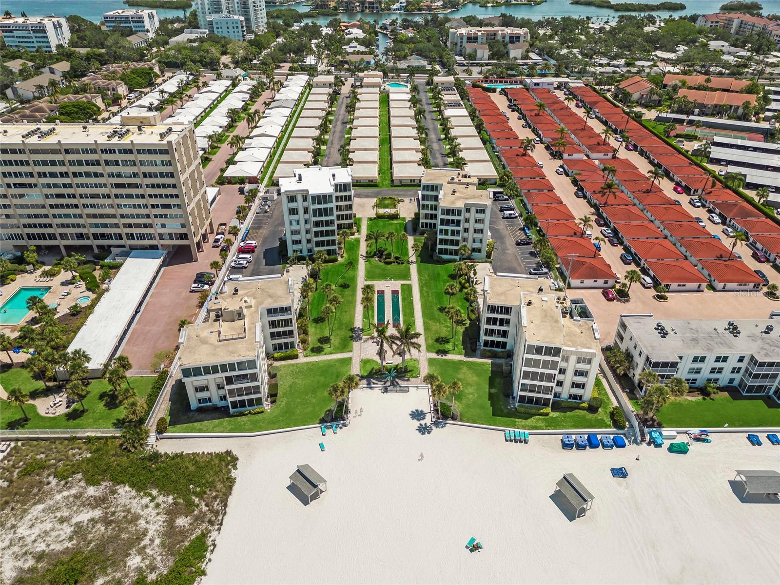 Image 38 of 99 For 6150 Midnight Pass Road V12