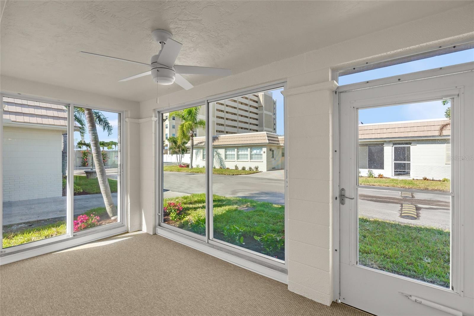 Image 4 of 99 For 6150 Midnight Pass Road V12