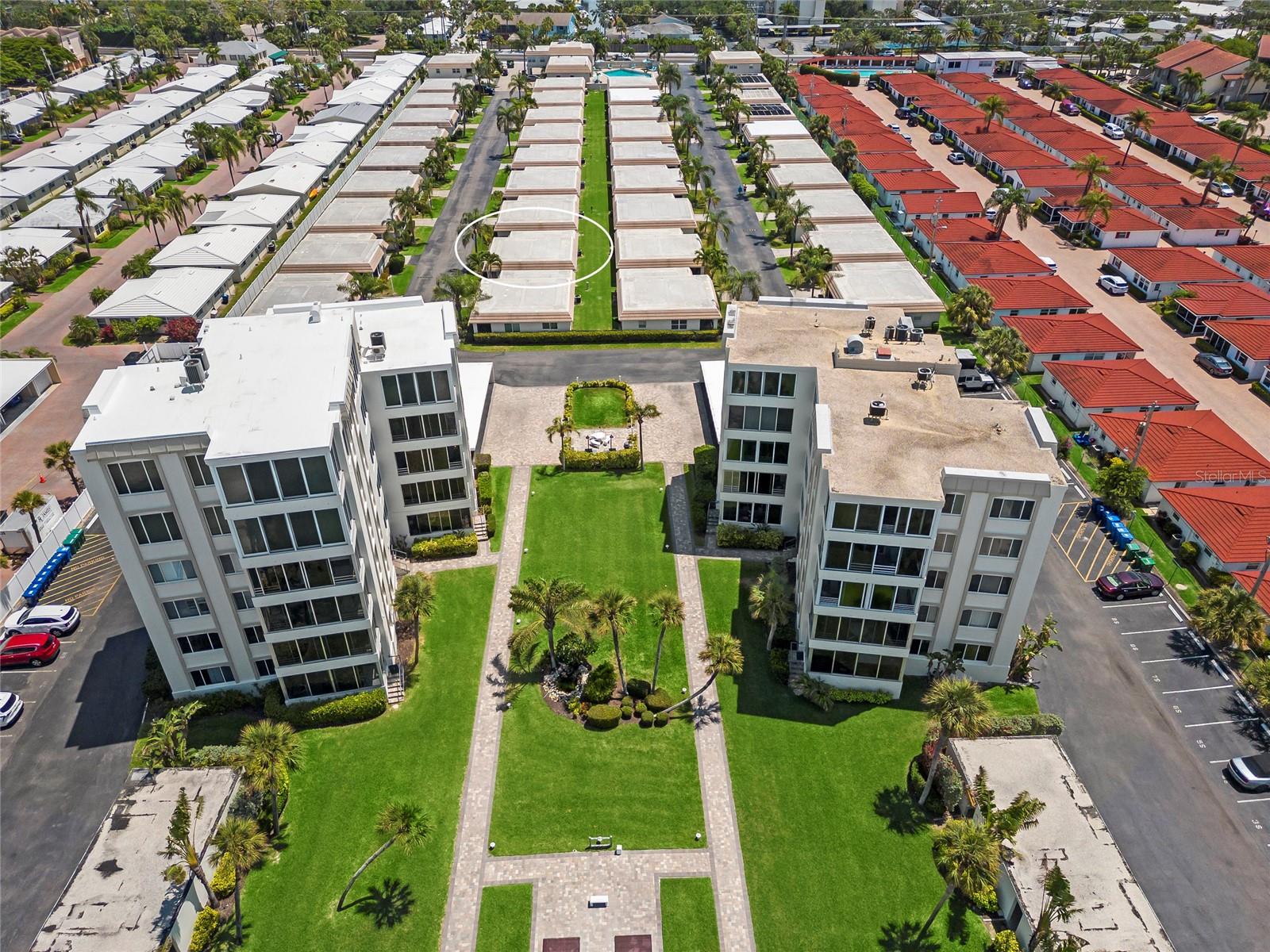 Image 43 of 99 For 6150 Midnight Pass Road V12