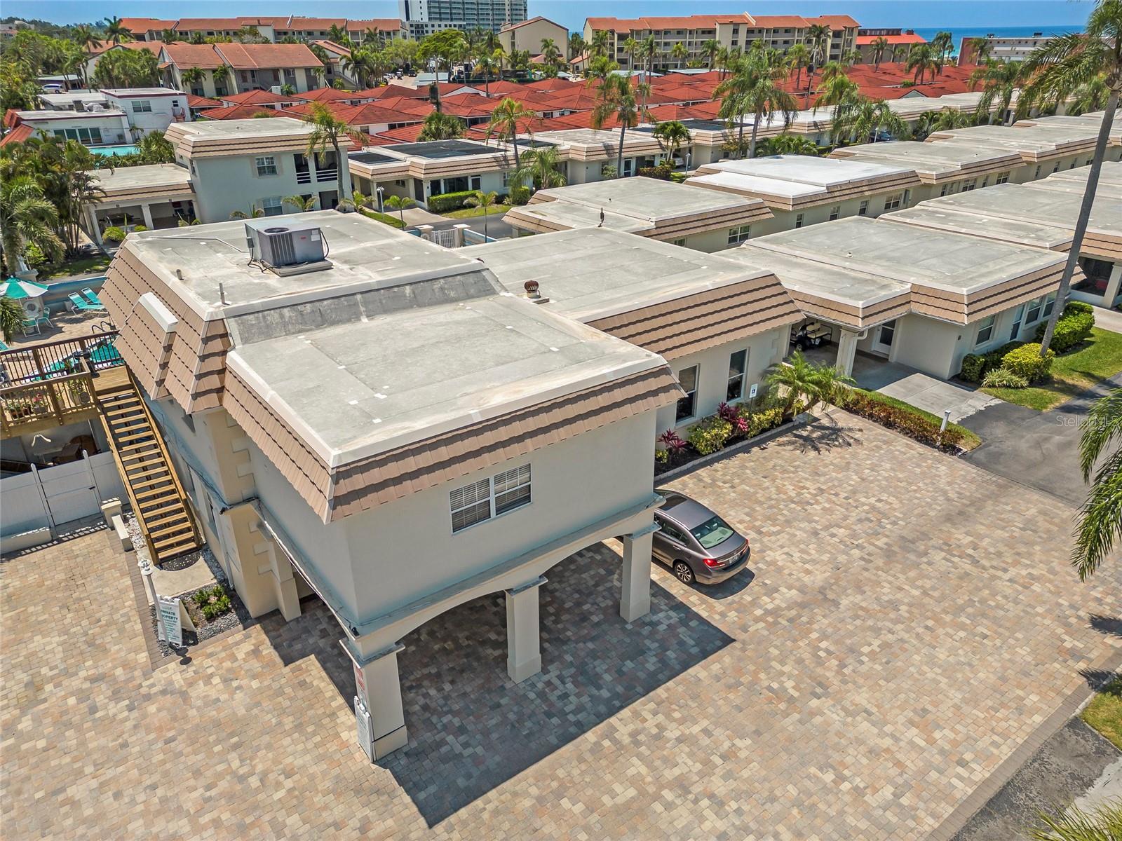 Image 55 of 99 For 6150 Midnight Pass Road V12