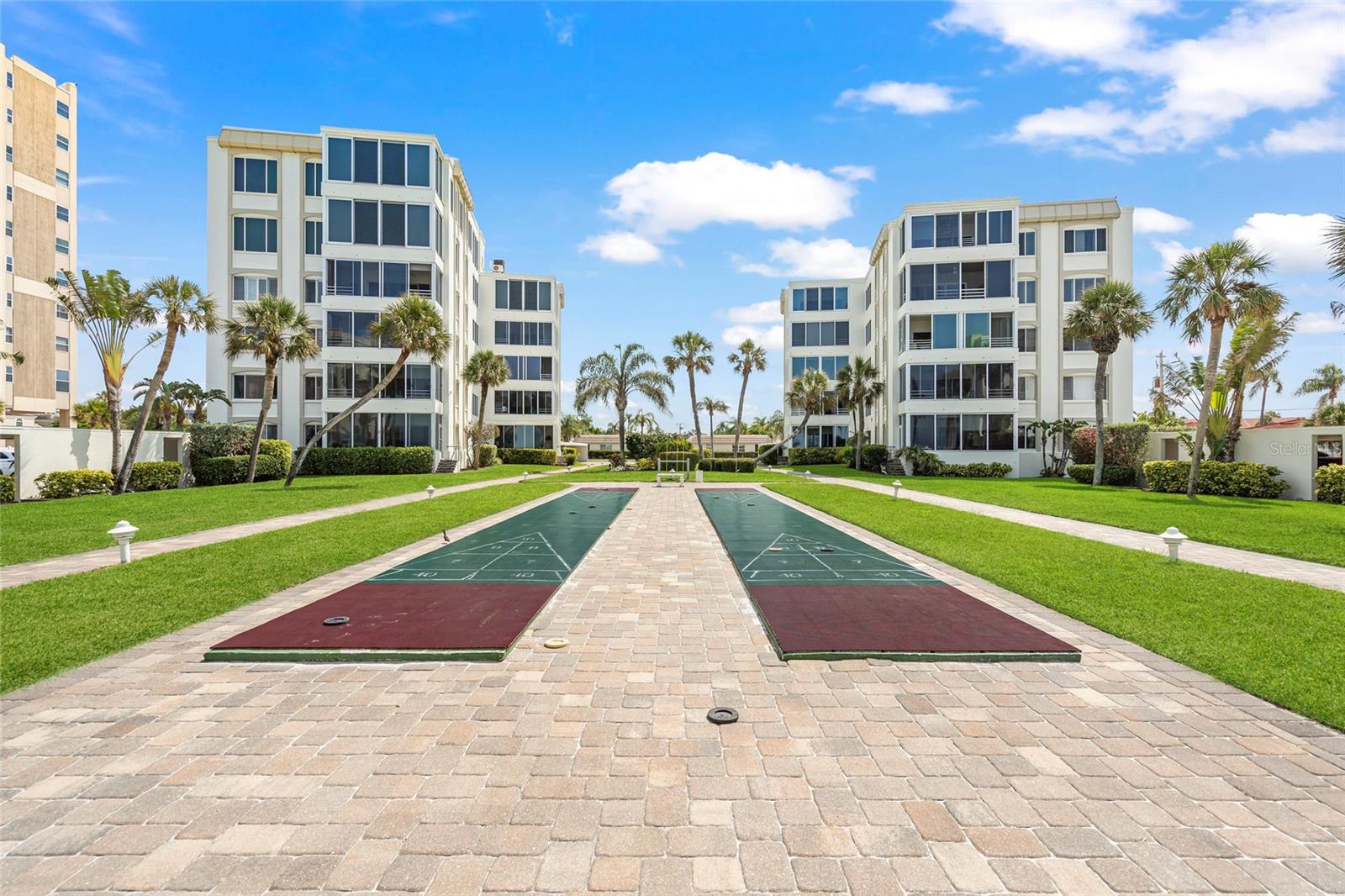 Image 61 of 99 For 6150 Midnight Pass Road V12