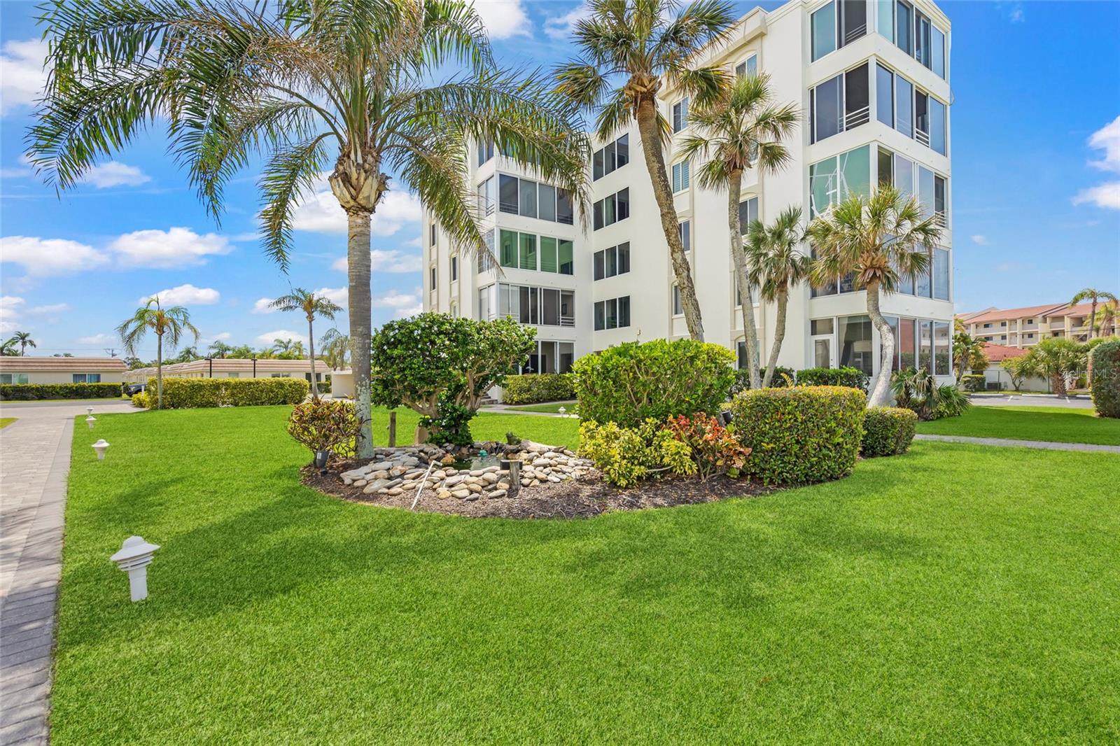 Image 64 of 99 For 6150 Midnight Pass Road V12