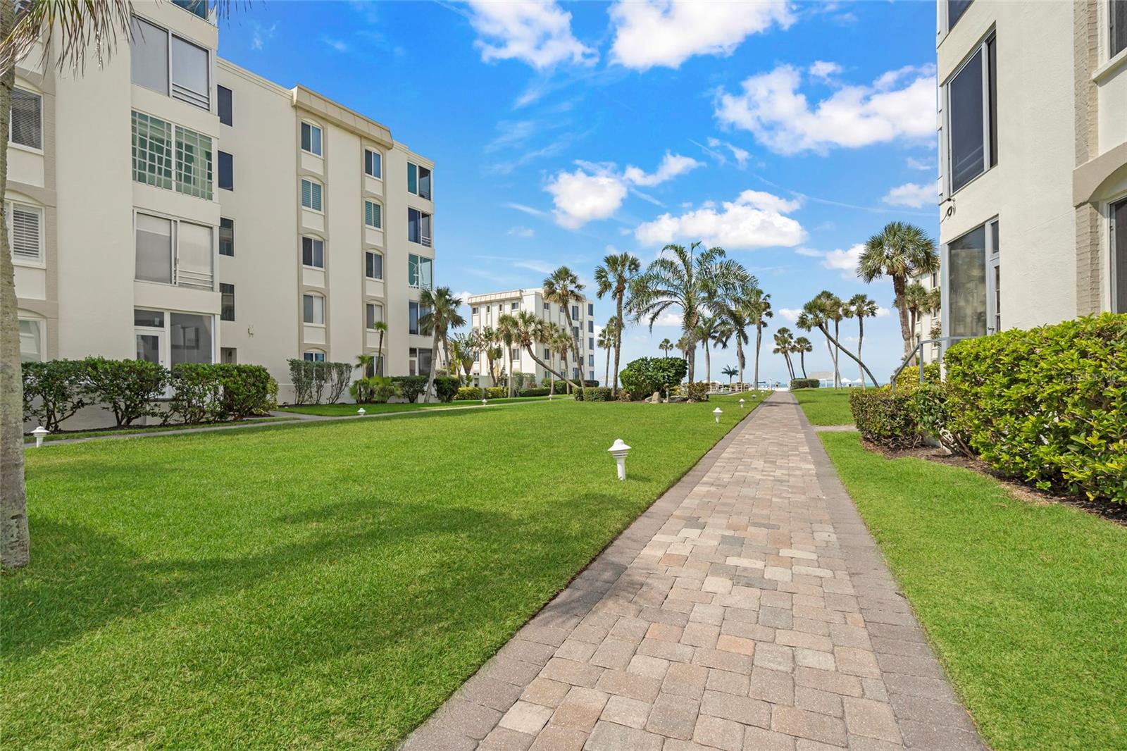 Image 65 of 99 For 6150 Midnight Pass Road V12