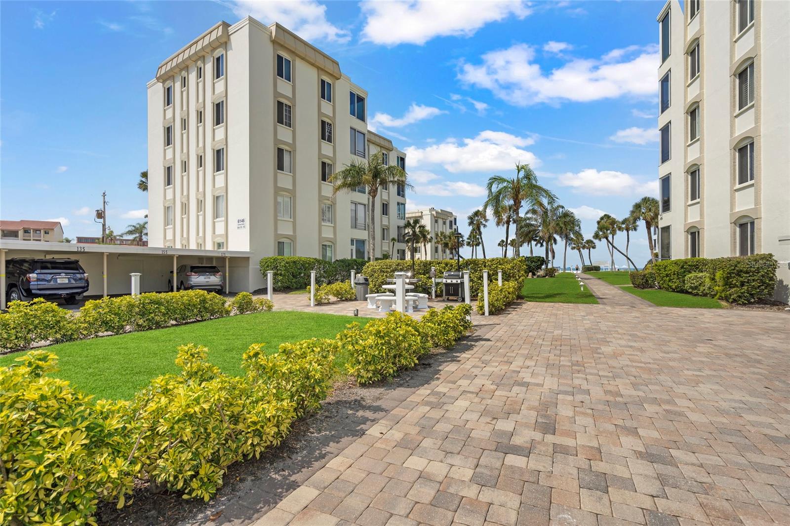 Image 67 of 99 For 6150 Midnight Pass Road V12