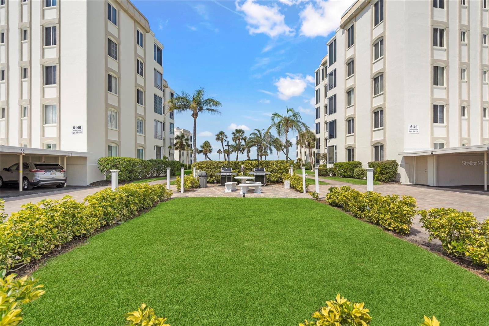 Image 68 of 99 For 6150 Midnight Pass Road V12