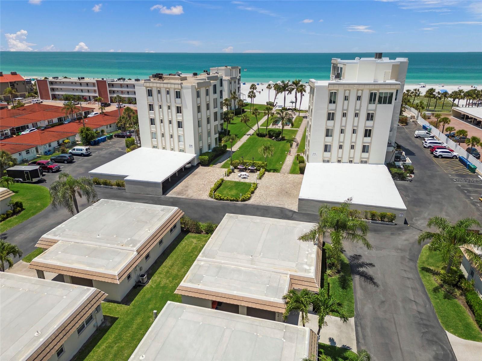 Image 69 of 99 For 6150 Midnight Pass Road V12