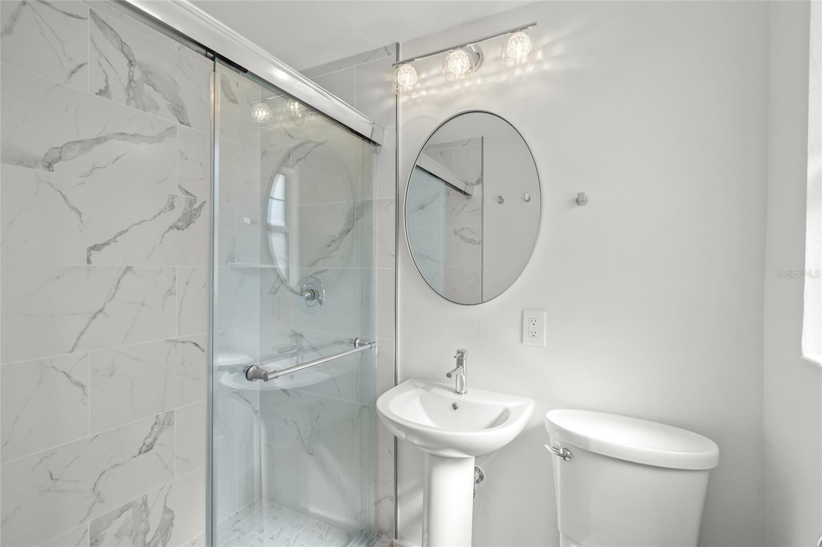 Image 7 of 99 For 6150 Midnight Pass Road V12