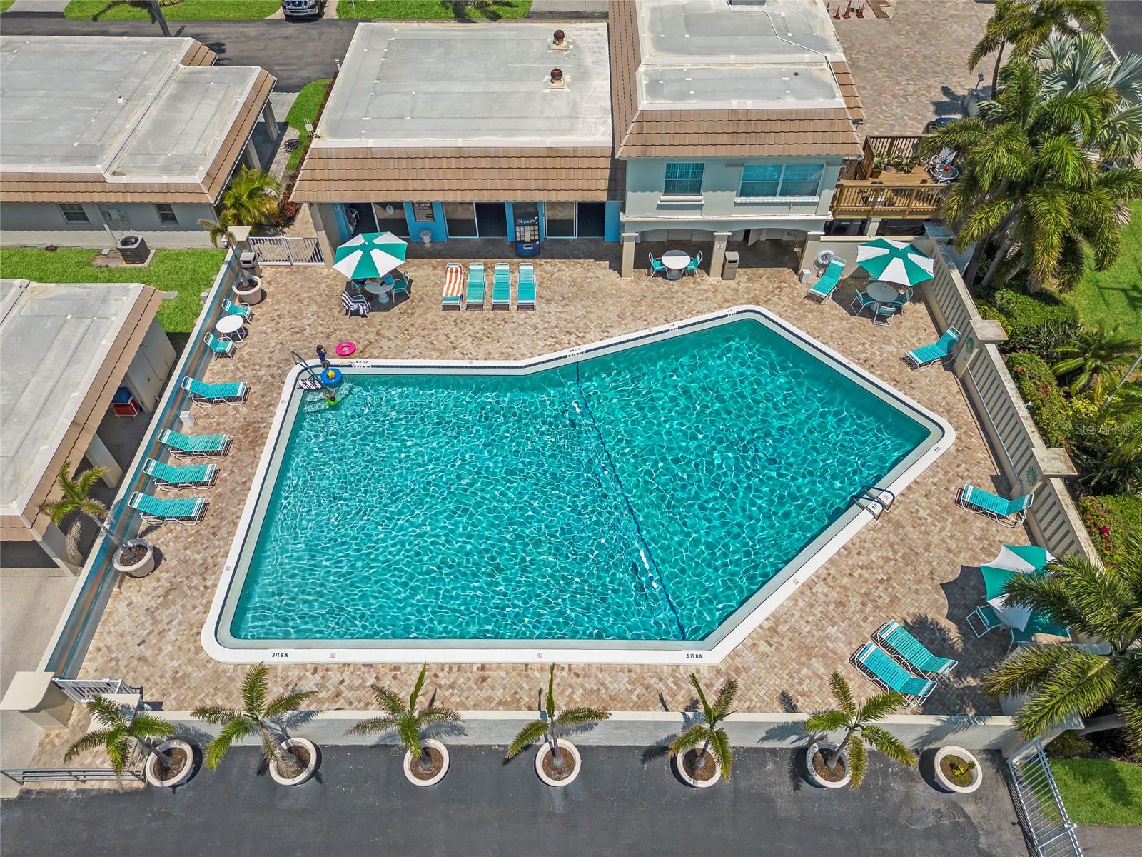 Image 70 of 99 For 6150 Midnight Pass Road V12