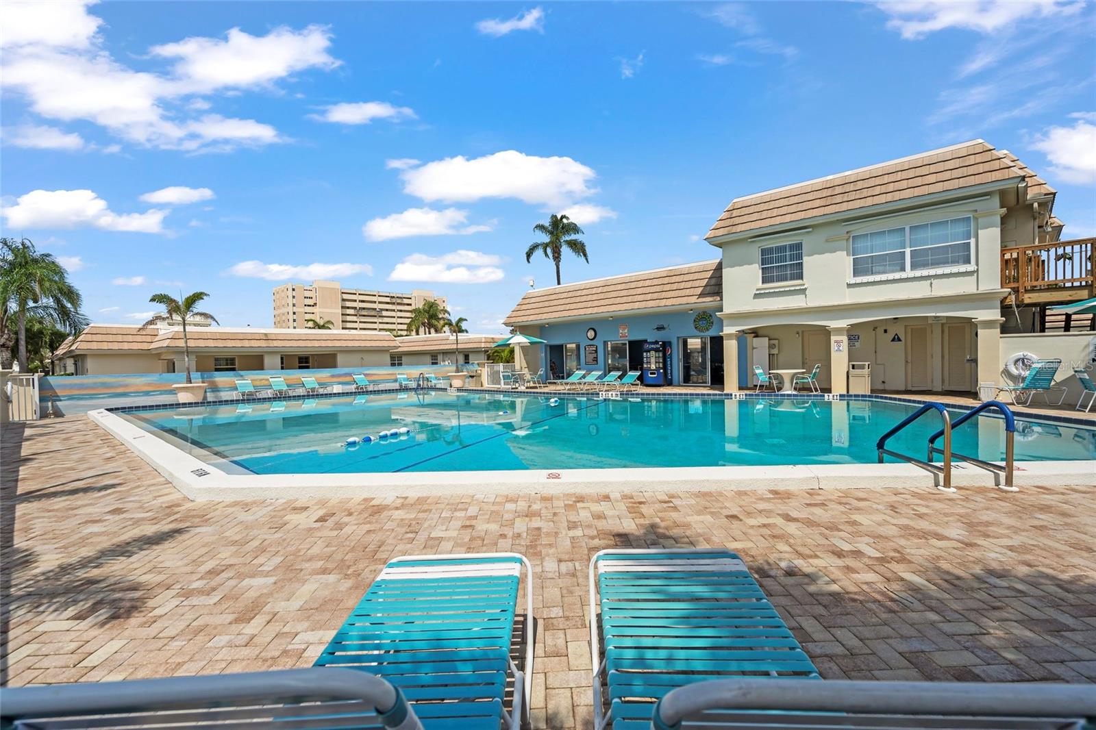 Image 9 of 99 For 6150 Midnight Pass Road V12