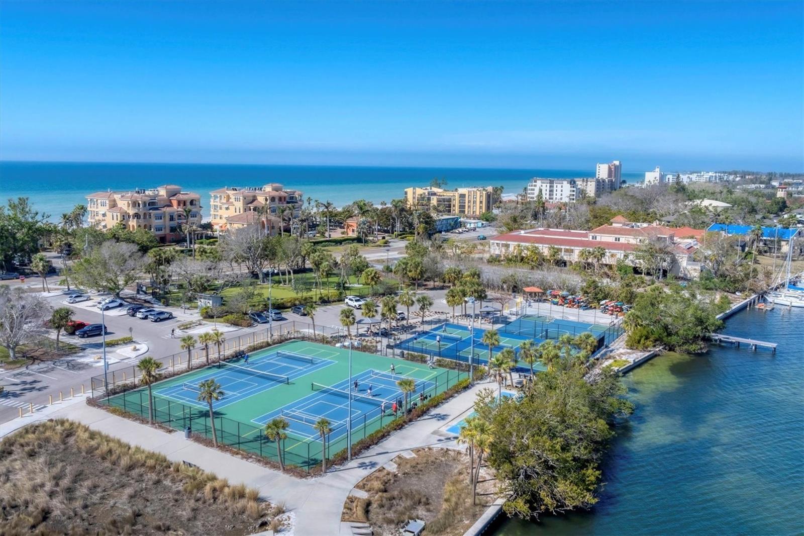 Image 41 of 48 For 534 Sutton Place 534