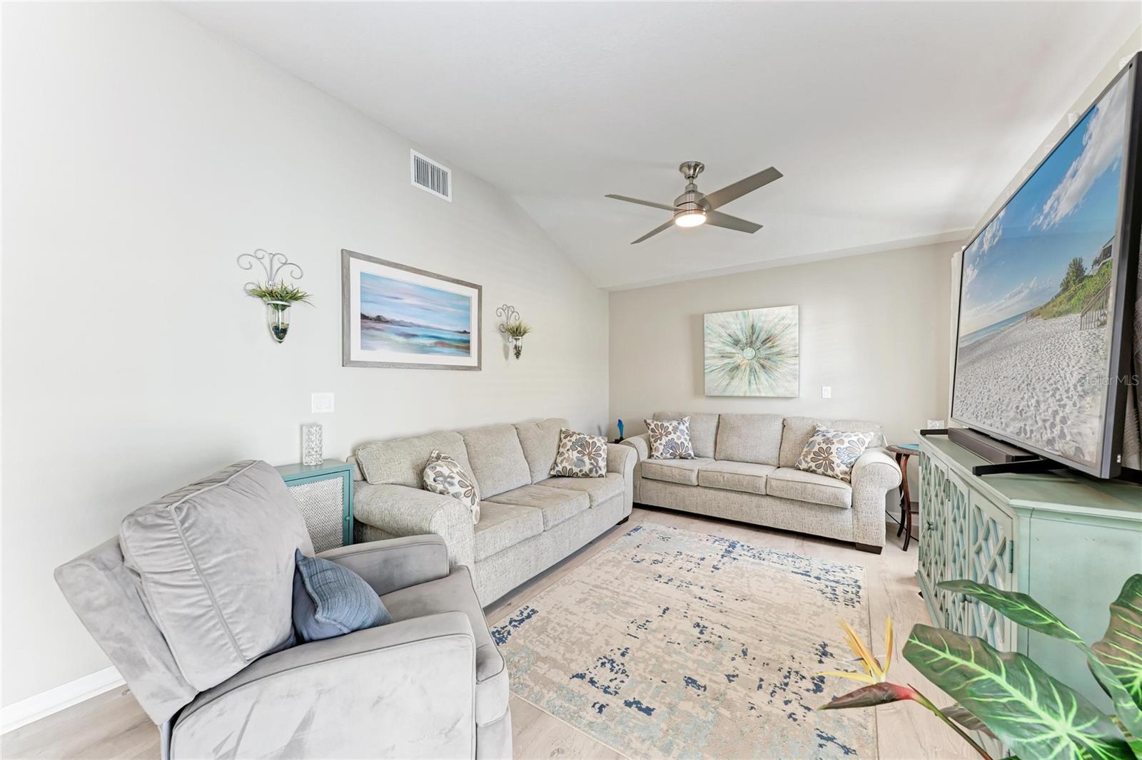 Image 29 of 74 For 5112 26th Avenue W