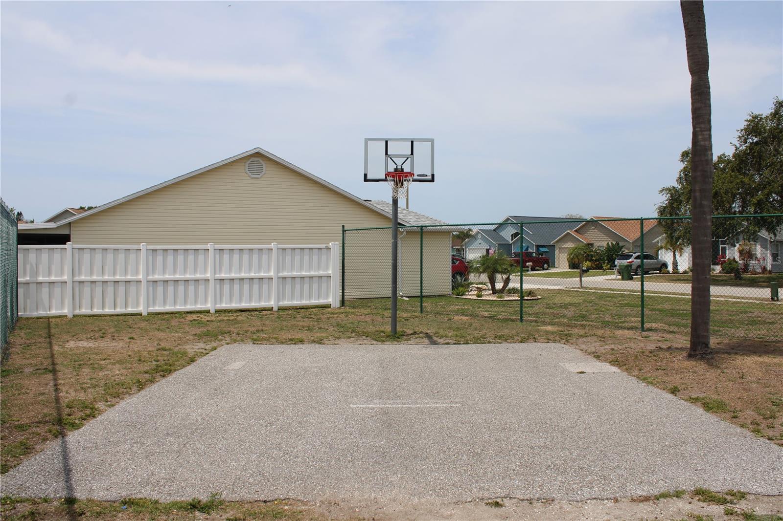 Image 37 of 40 For 4006 39th Street W