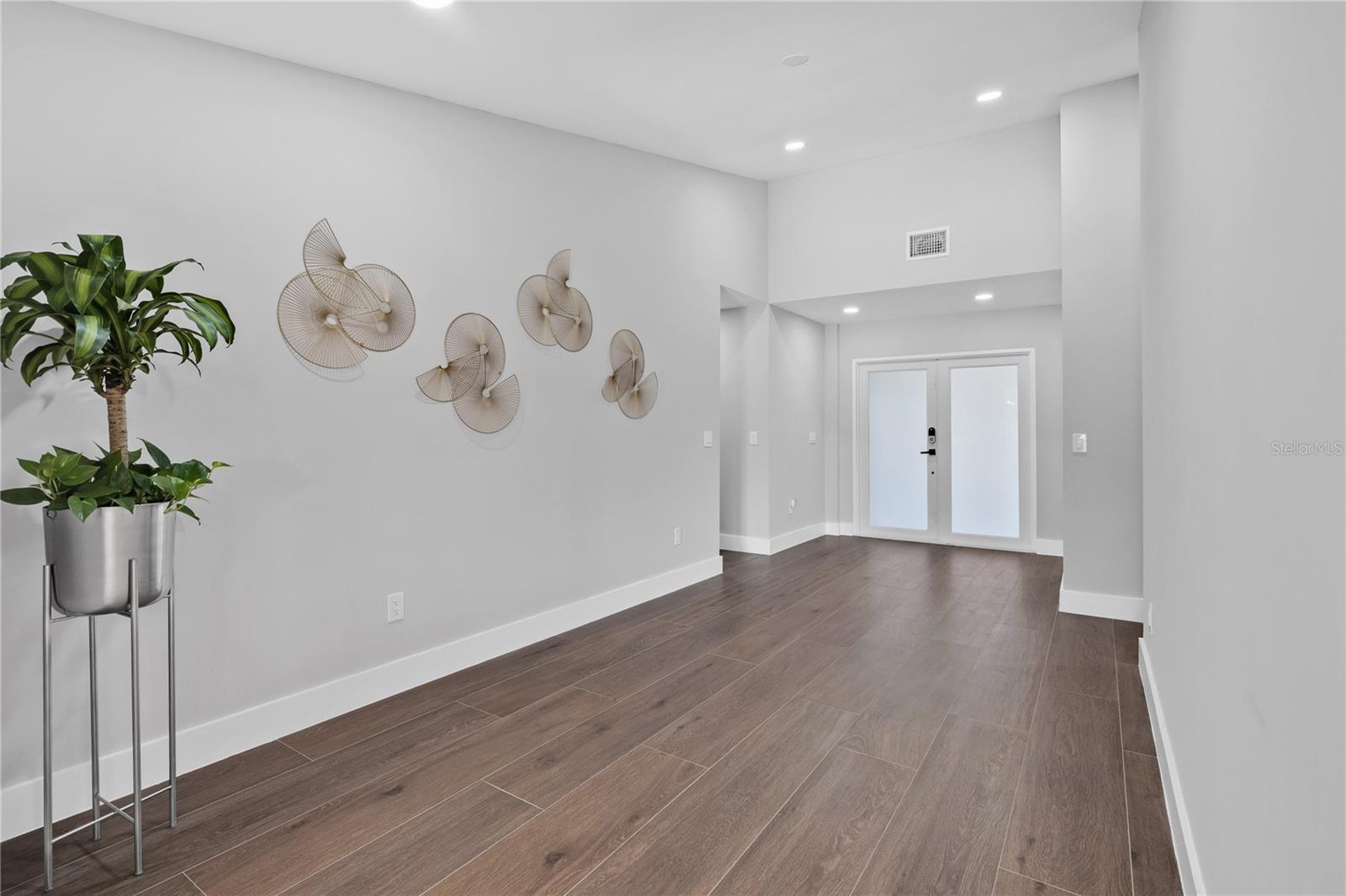 Image 16 of 51 For 483 Florida Mango Road