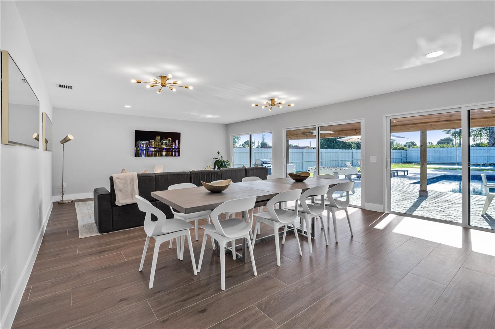 Image 17 of 51 For 483 Florida Mango Road