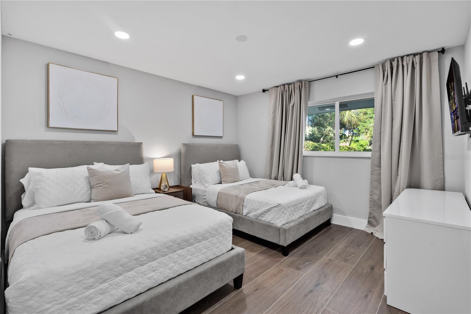 Image 26 of 51 For 483 Florida Mango Road