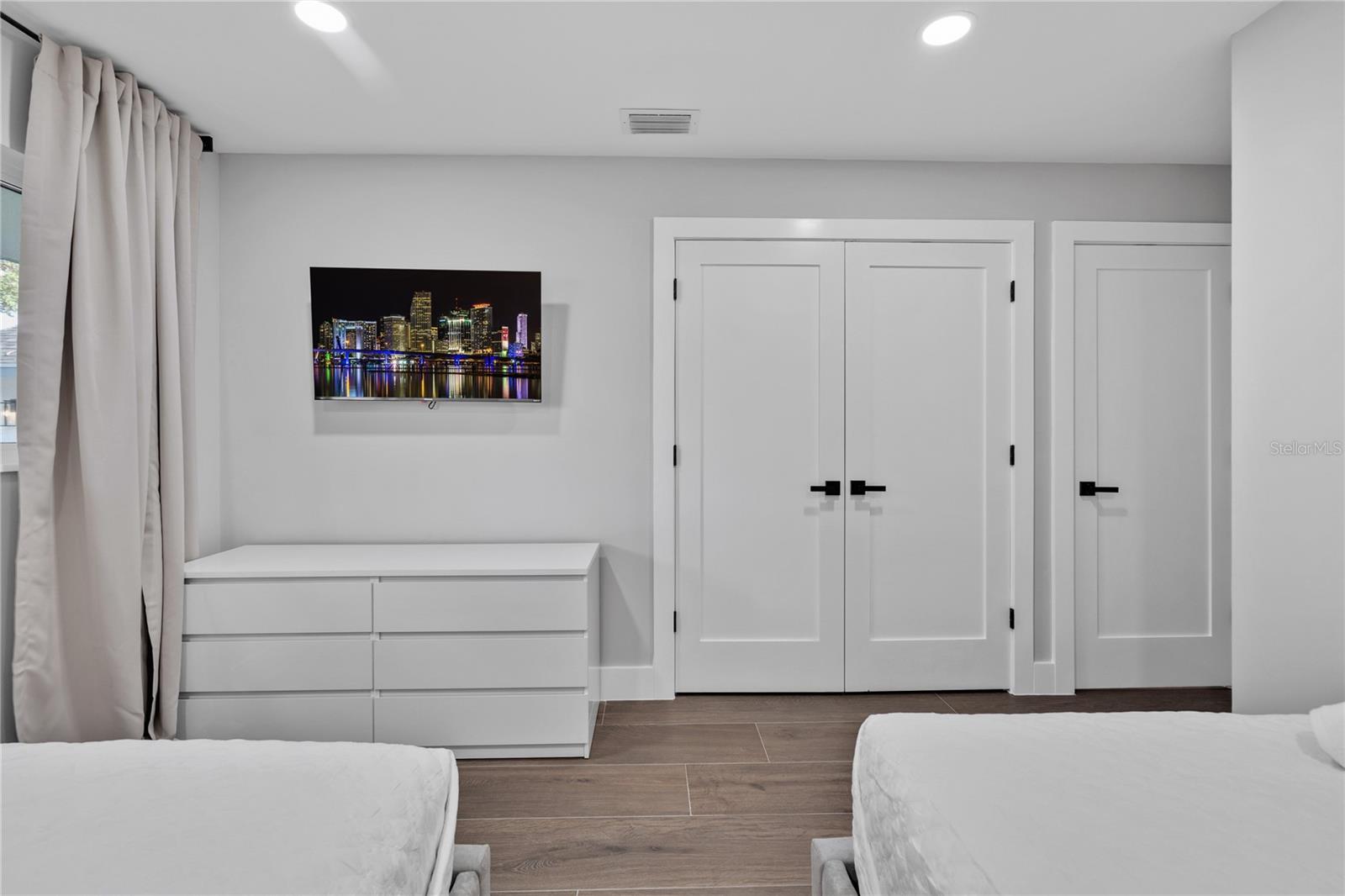 Image 27 of 51 For 483 Florida Mango Road