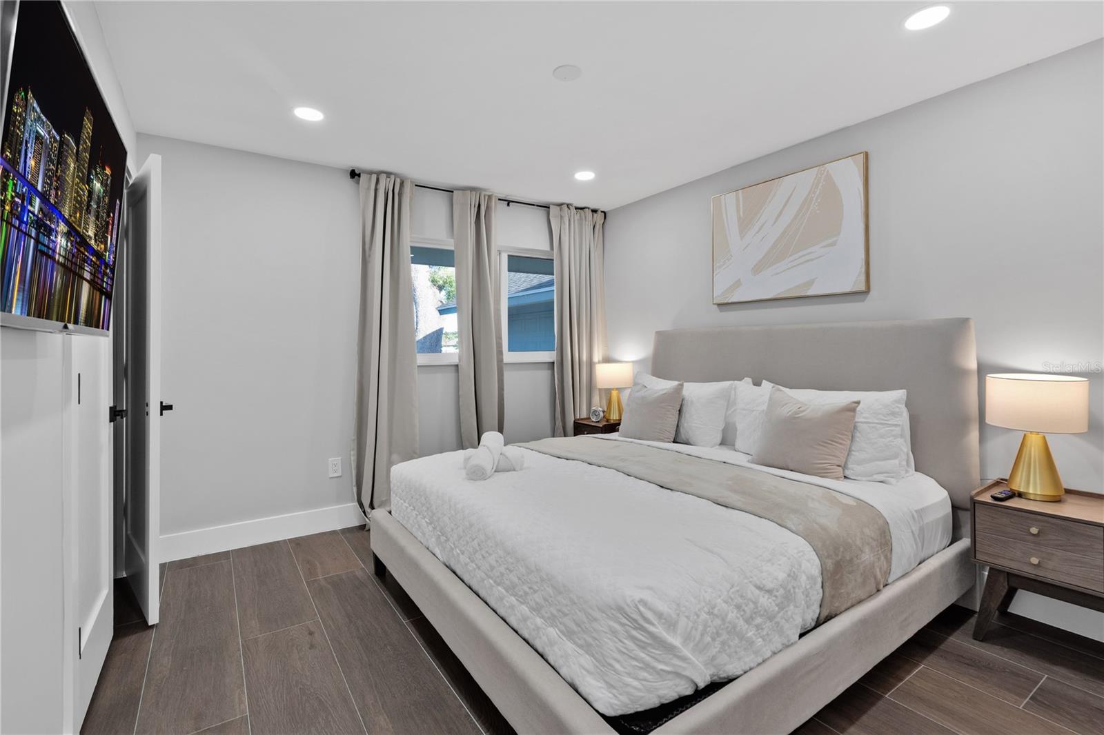 Image 28 of 51 For 483 Florida Mango Road