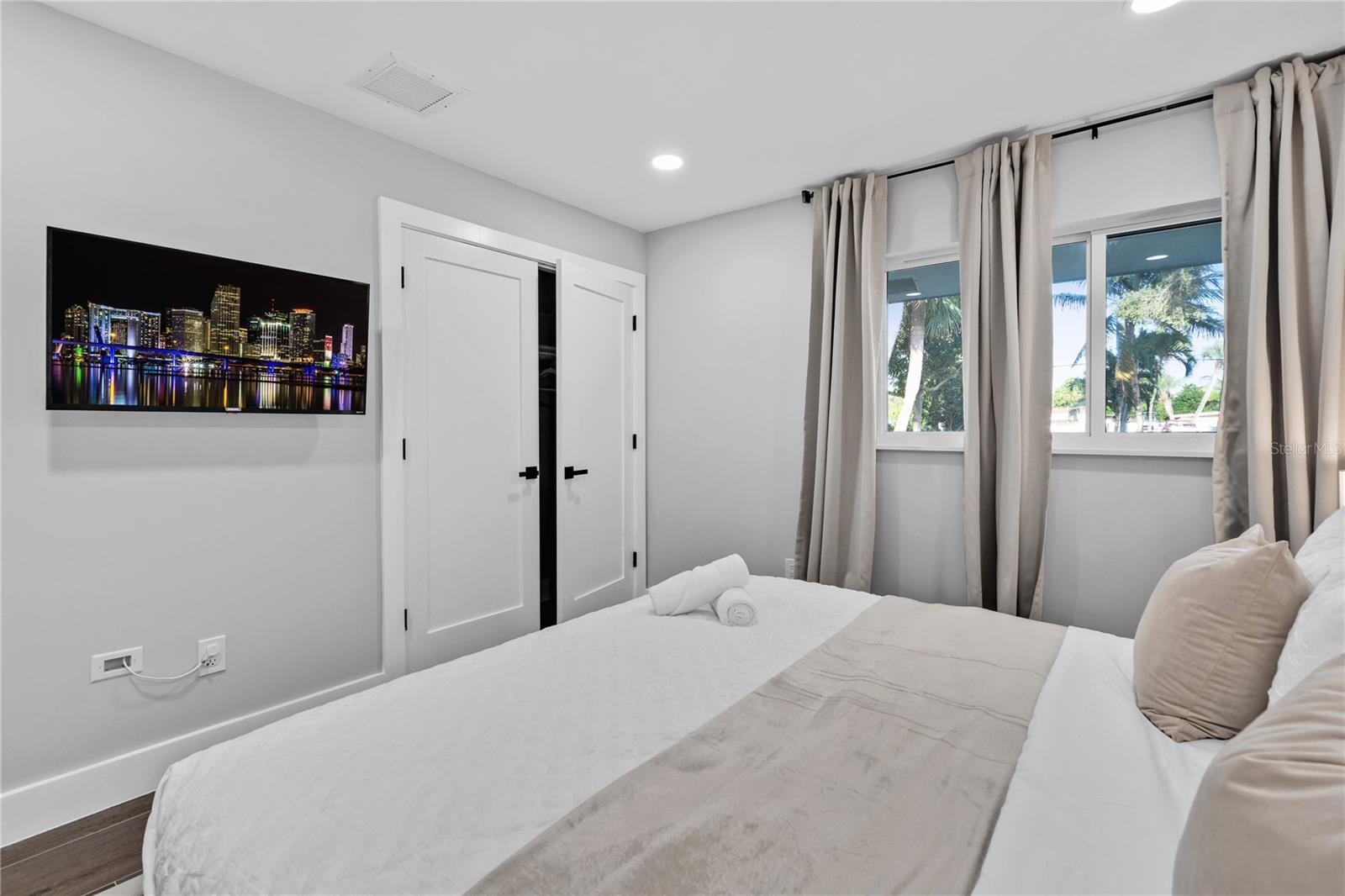 Image 29 of 51 For 483 Florida Mango Road