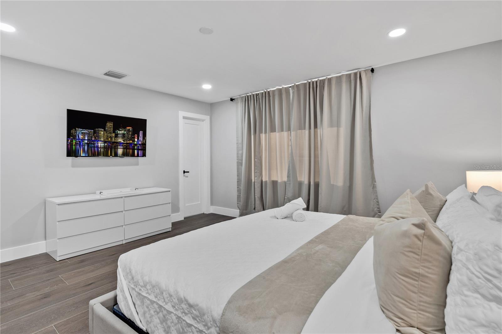 Image 32 of 51 For 483 Florida Mango Road