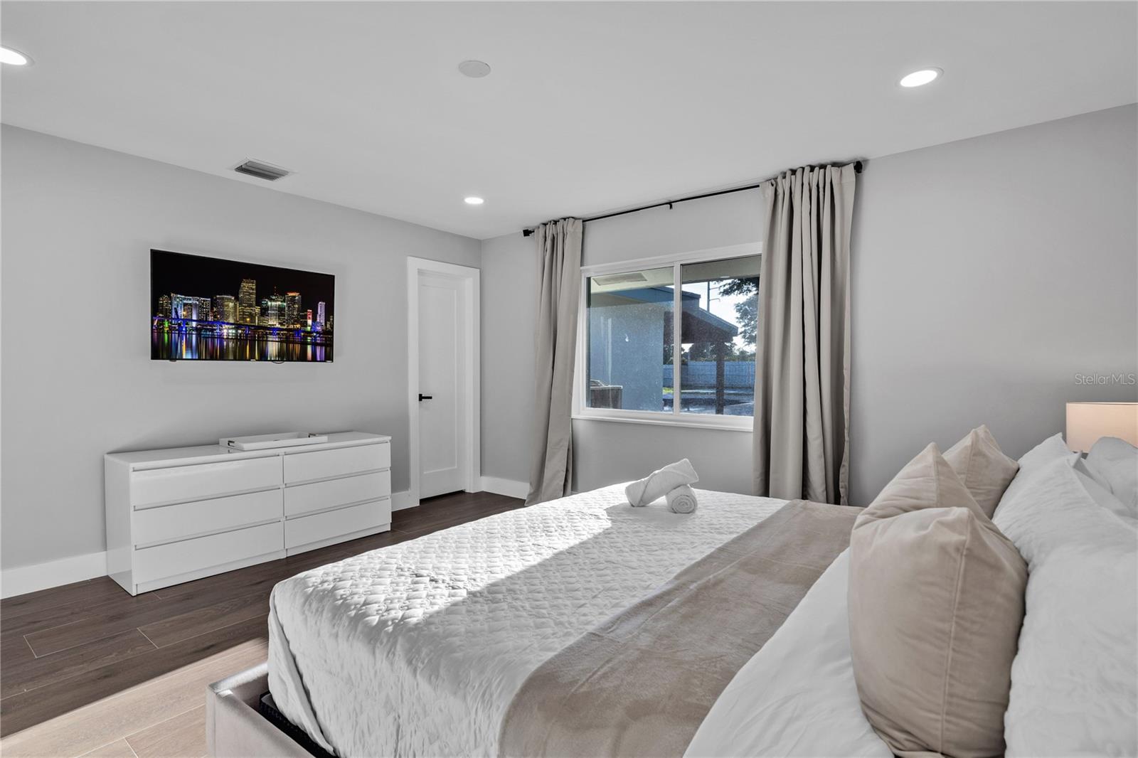 Image 33 of 51 For 483 Florida Mango Road