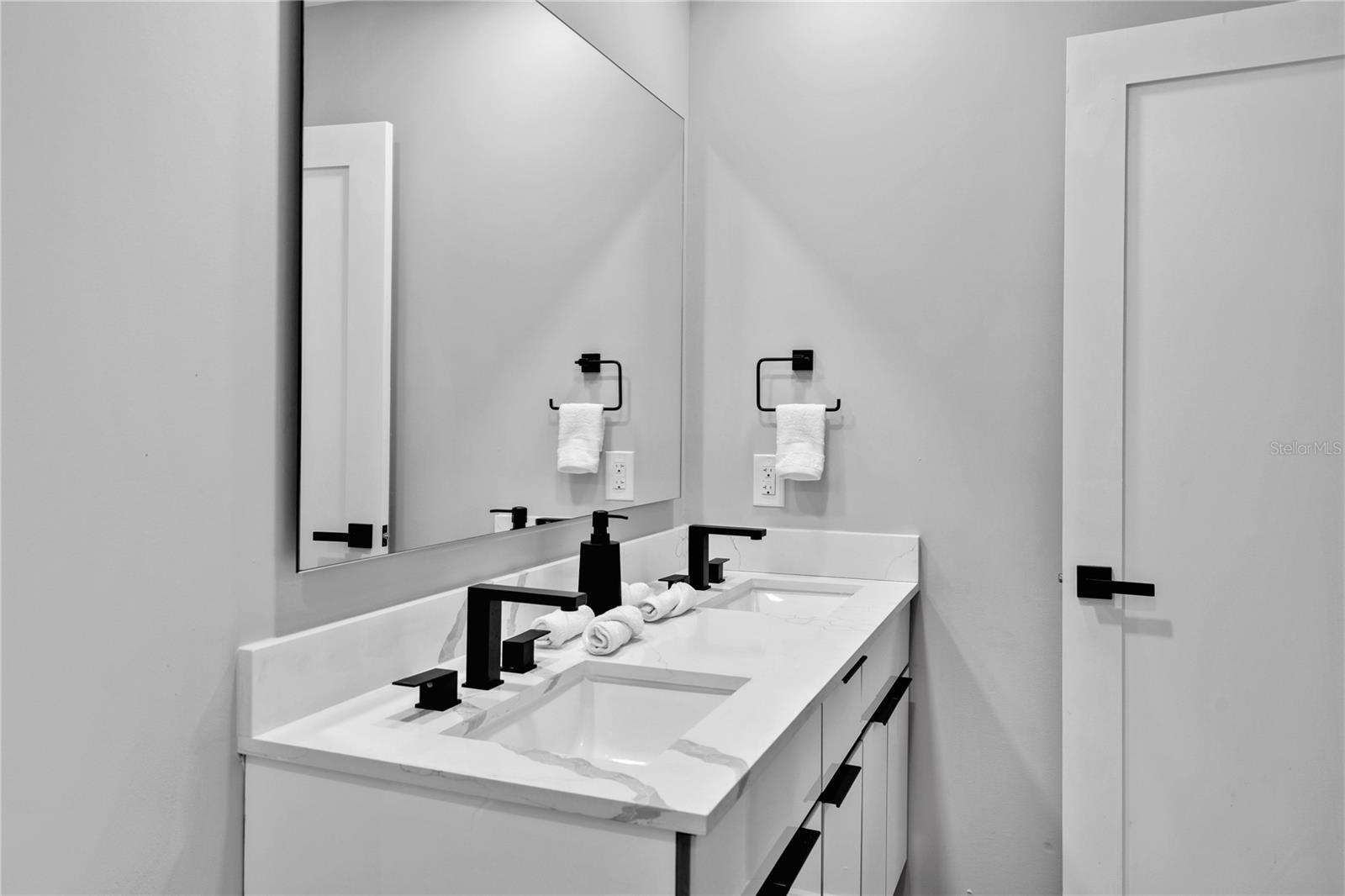 Image 37 of 51 For 483 Florida Mango Road